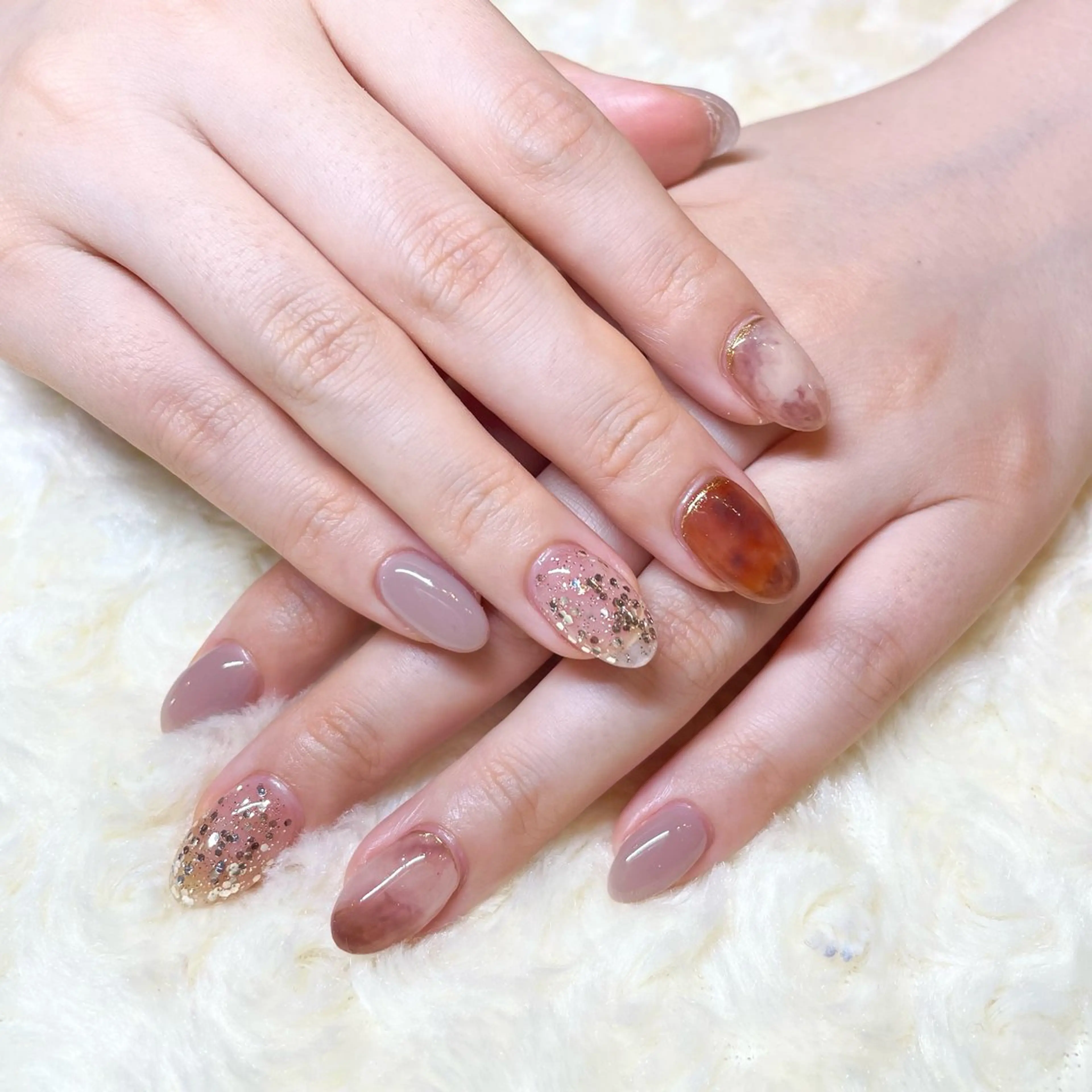 ネイル ブラウン ニュアンスネイル 赤色 ハンドネイル aime Sakiのネイルデザイン