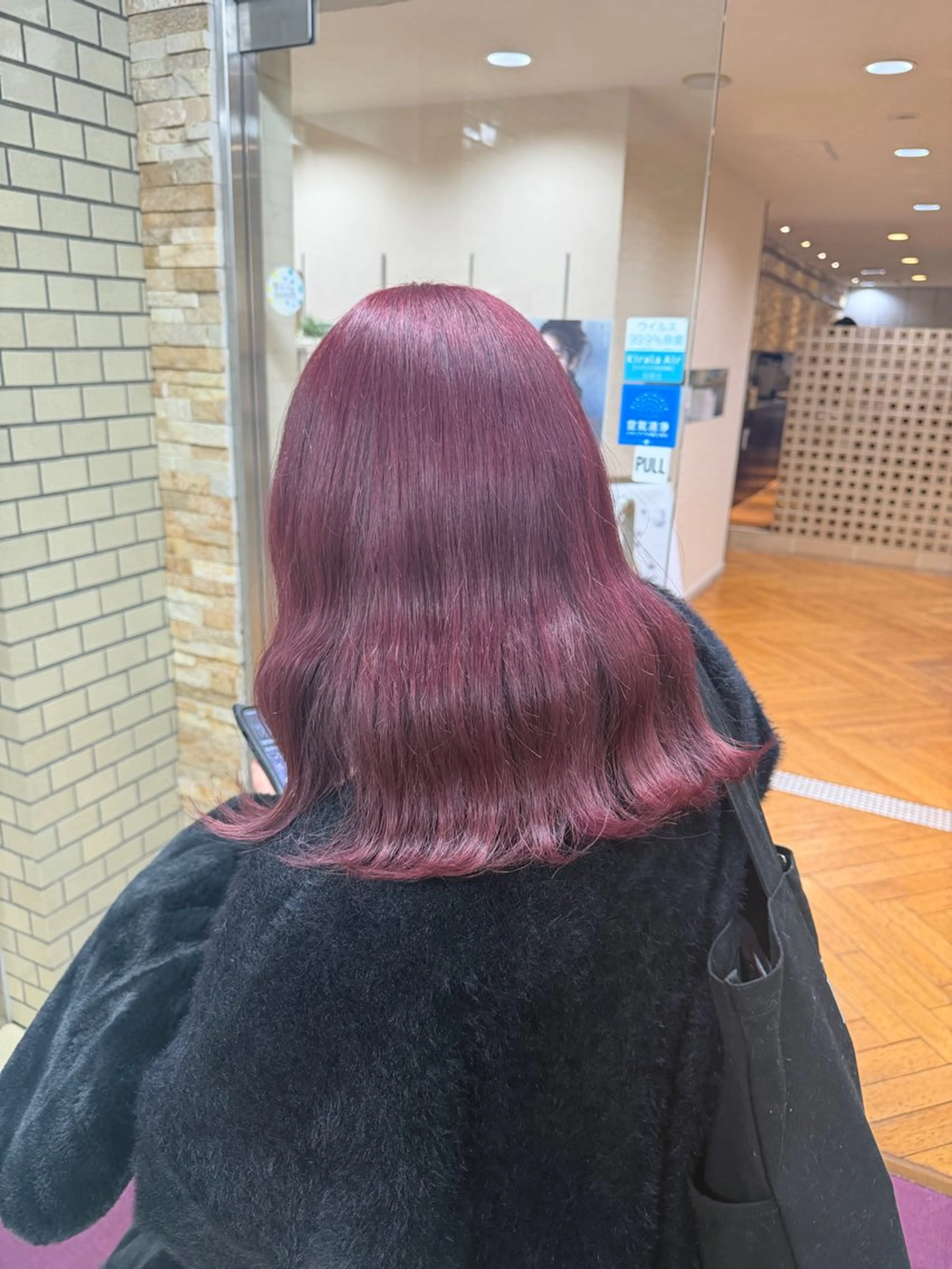 セミロング 池田凛/ ハイトーンカラーのヘアスタイル