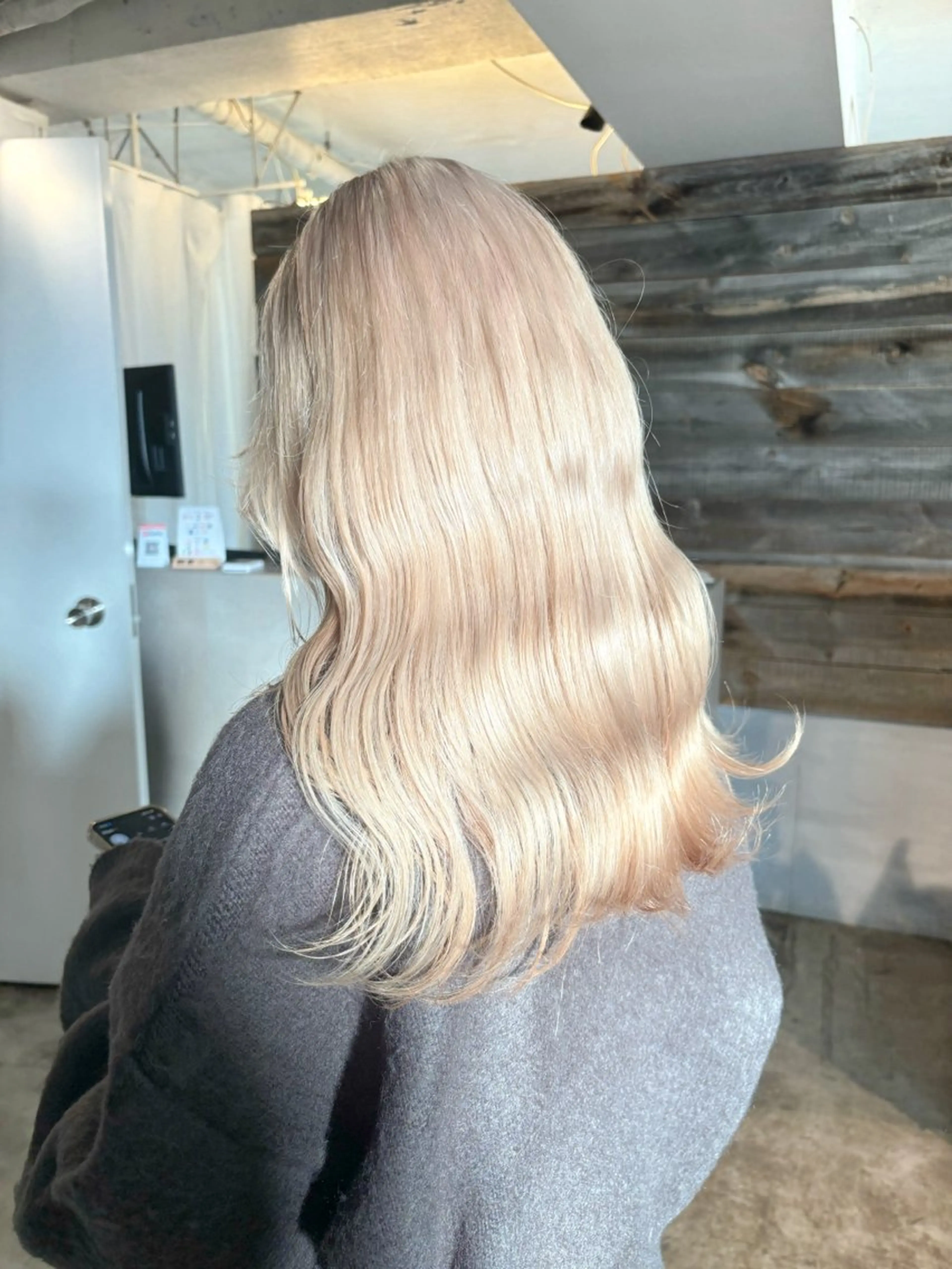 ロング カラー ベージュカラー ブリーチ ケアブリーチ ハイトーンカラー ミルクティーベージュ ヘアカラー トリートメント 暖色カラー🍒 ケアブリーチ/akiのヘアスタイル