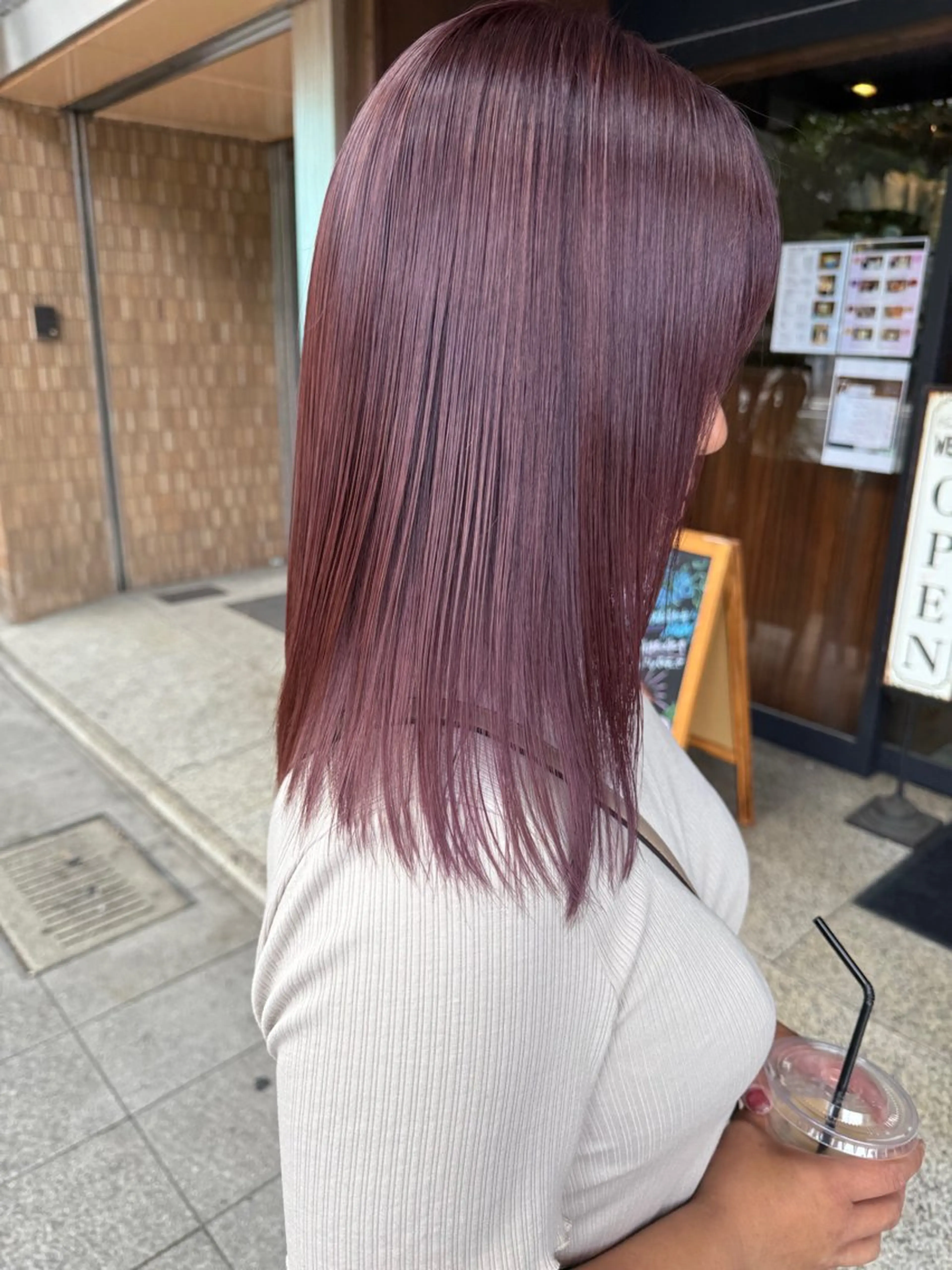 ミディアム カラー ピンクカラー バイオレットカラー 髪質改善 トリートメント ヒナ子🦋 ブリーチカラーのヘアスタイル