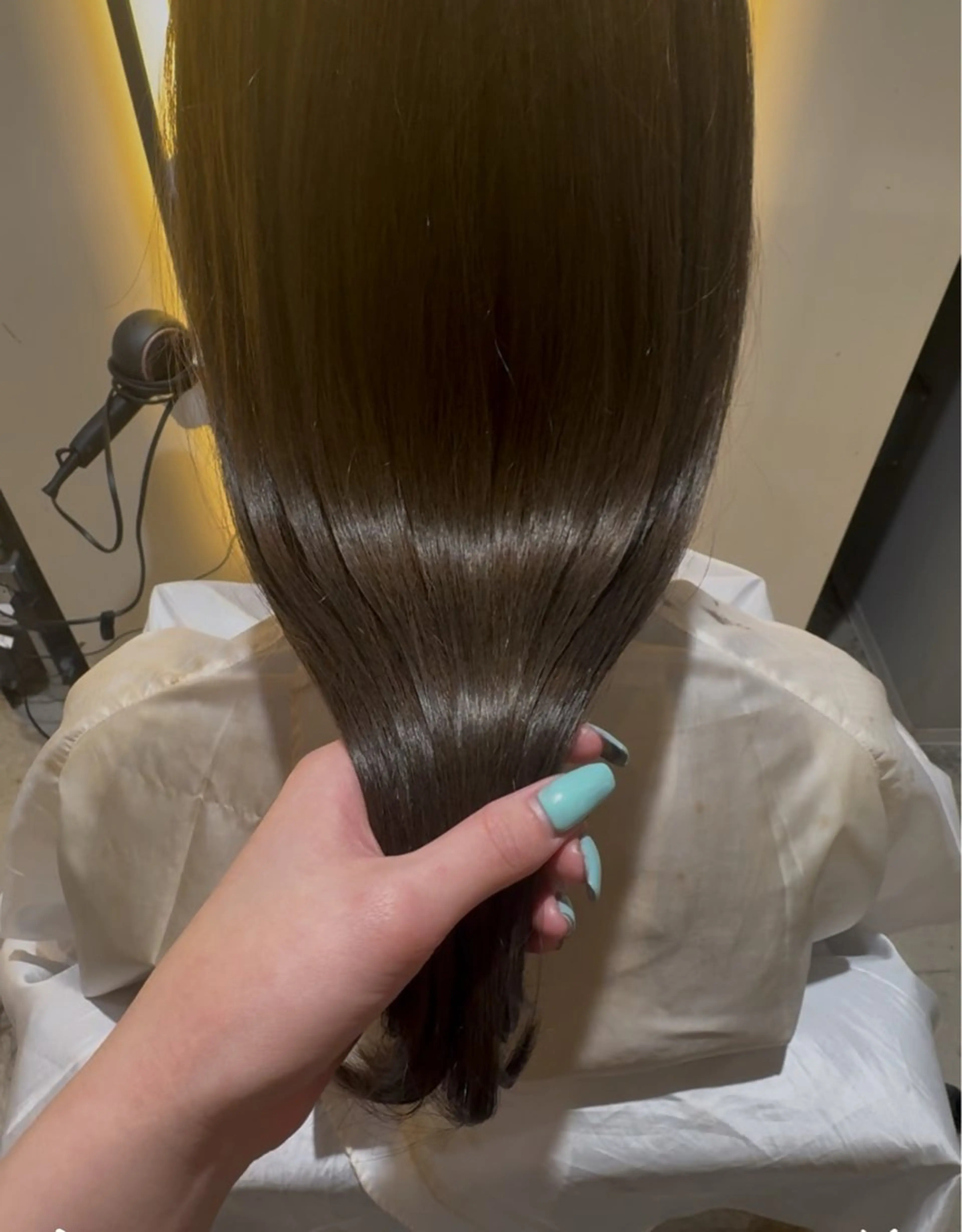 セミロング カラー カット ヘアカラー トリートメント ひなの/透明感 カラー/レイヤーのヘアスタイル