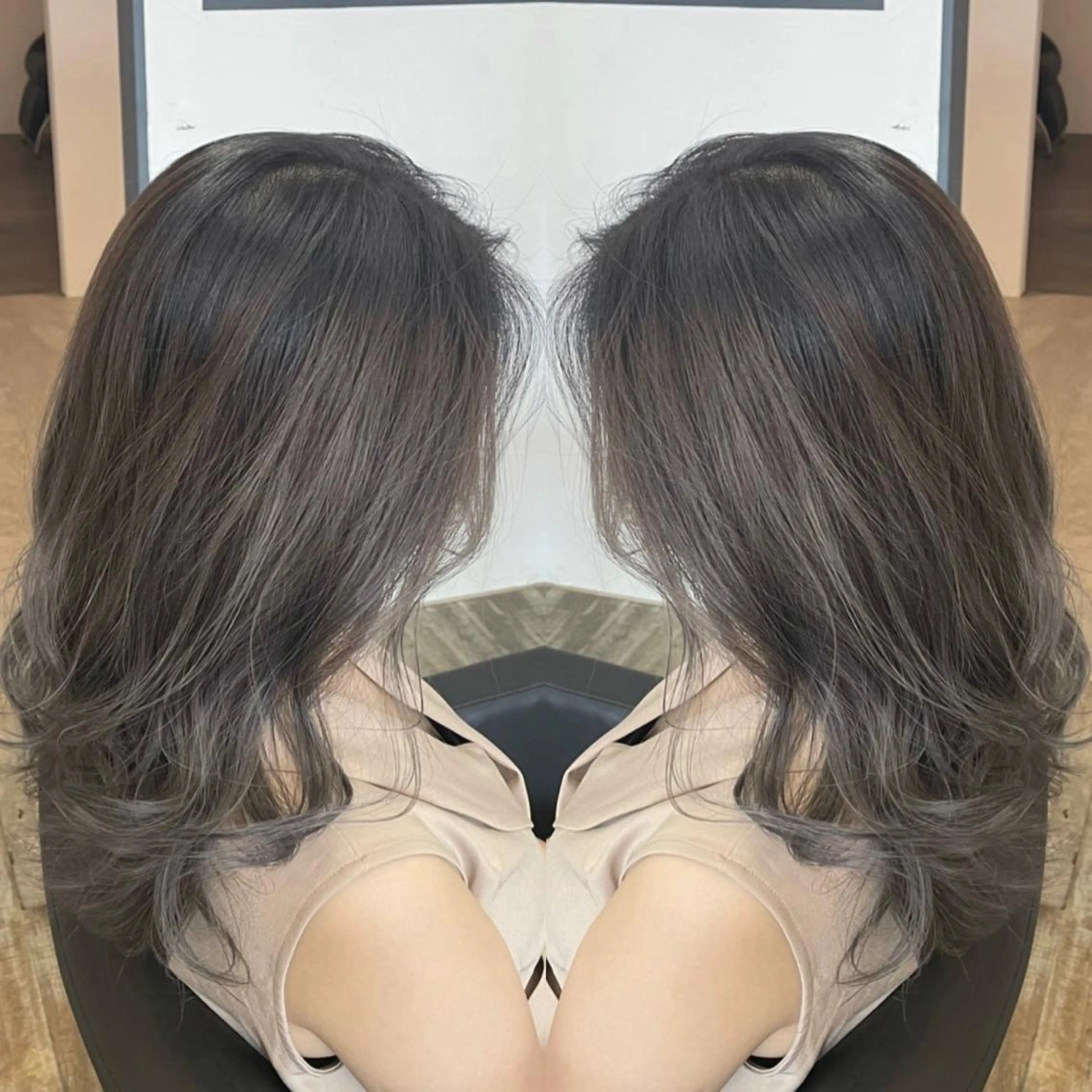 セミロング カラー バレイヤージュ グレージュ レイヤーカット カット ヘアカラー ギャルの革命児 秀斗のヘアスタイル