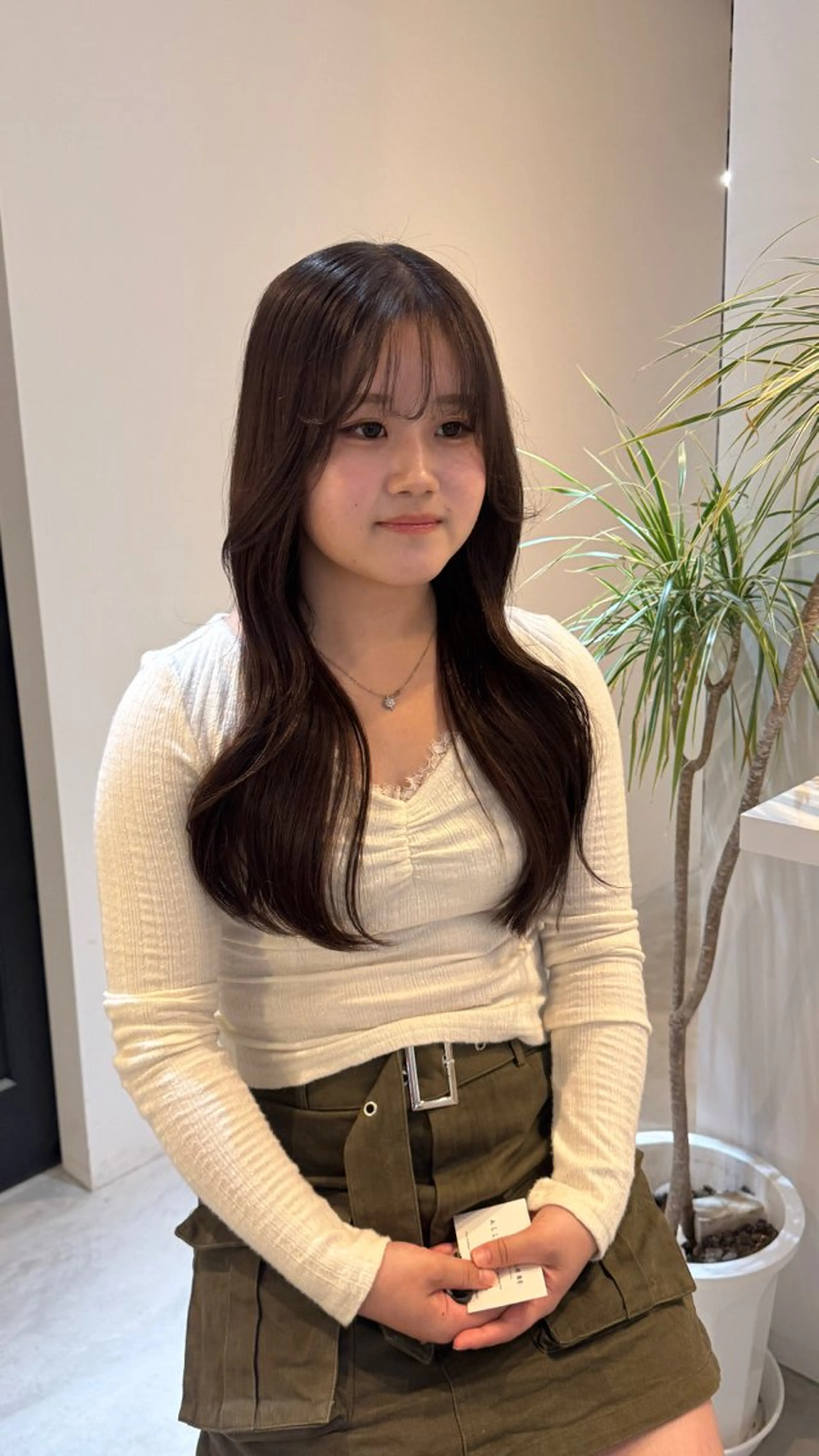 ロング カラー ブラウンカラー くすみブラウン ヘアカラー 華奈/オリーブ/ ベージュ/抜け感🥣のヘアスタイル