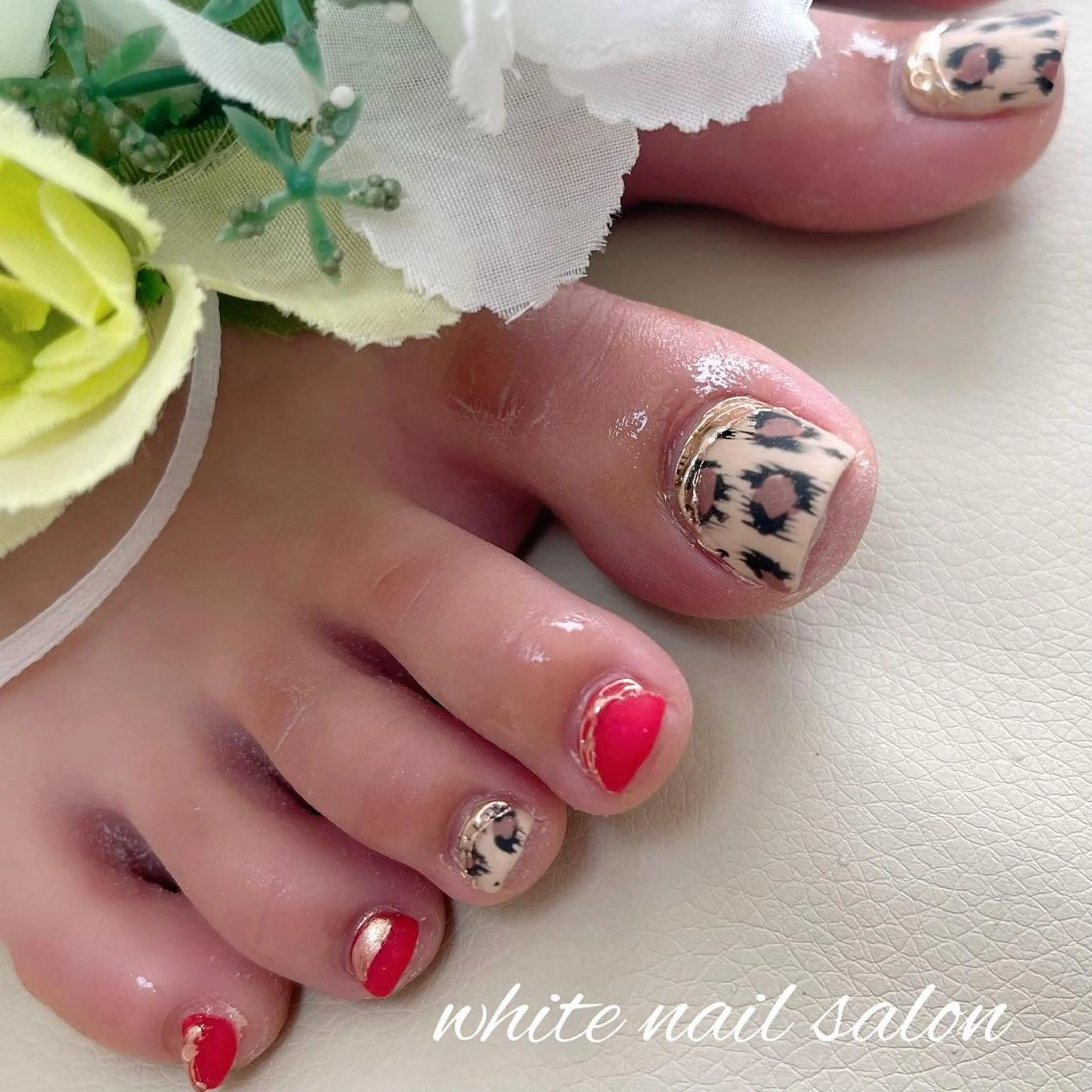 ネイル フットネイル ジェルネイル ハードジェル ラメ(グリッター) 持ち込み フットネイル white nail salonのネイルデザイン