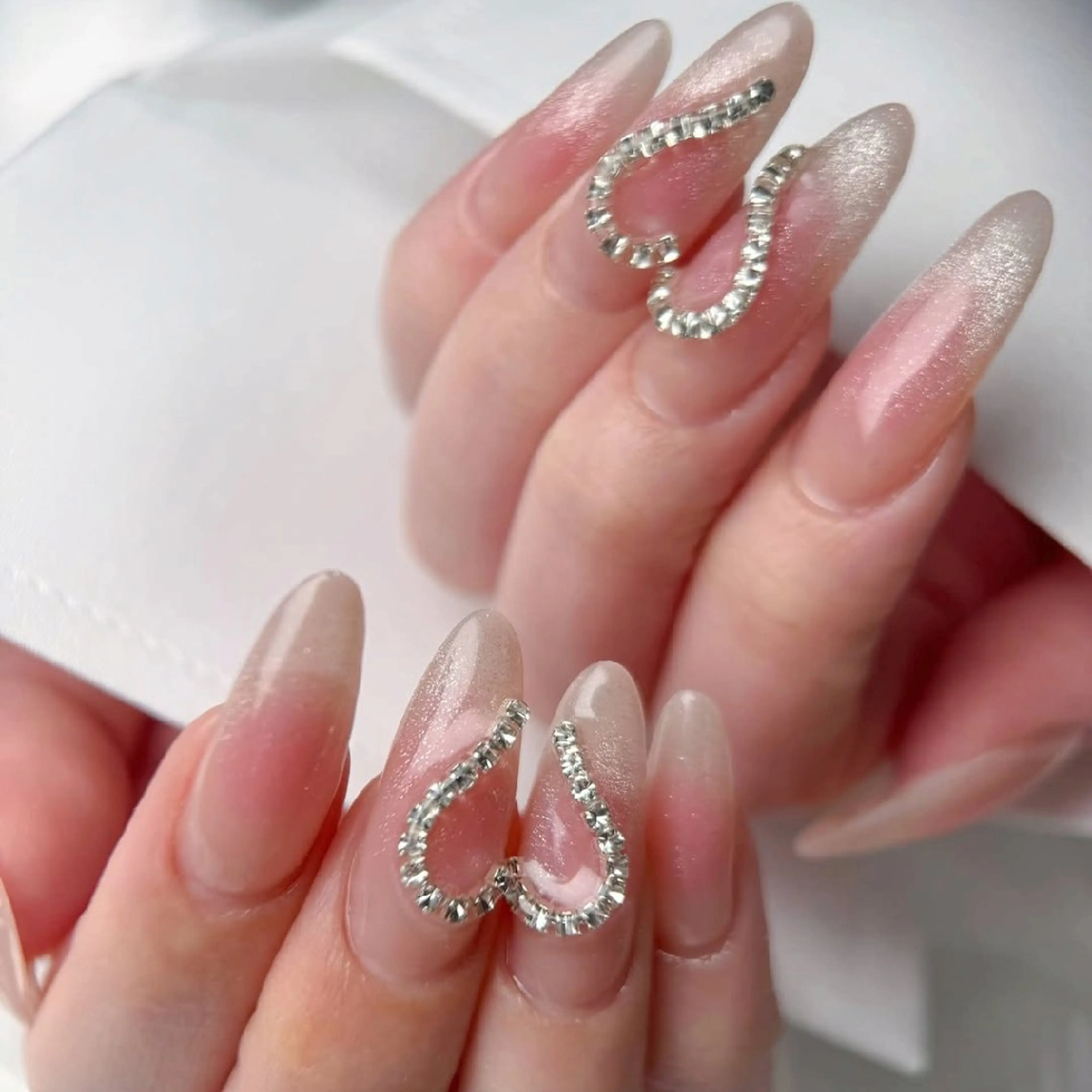 ネイル チークネイル ハート キラキラネイル マグネットネイル ワンホンネイル ネイリストゆか💅 長さだし、深爪矯正のネイルデザイン