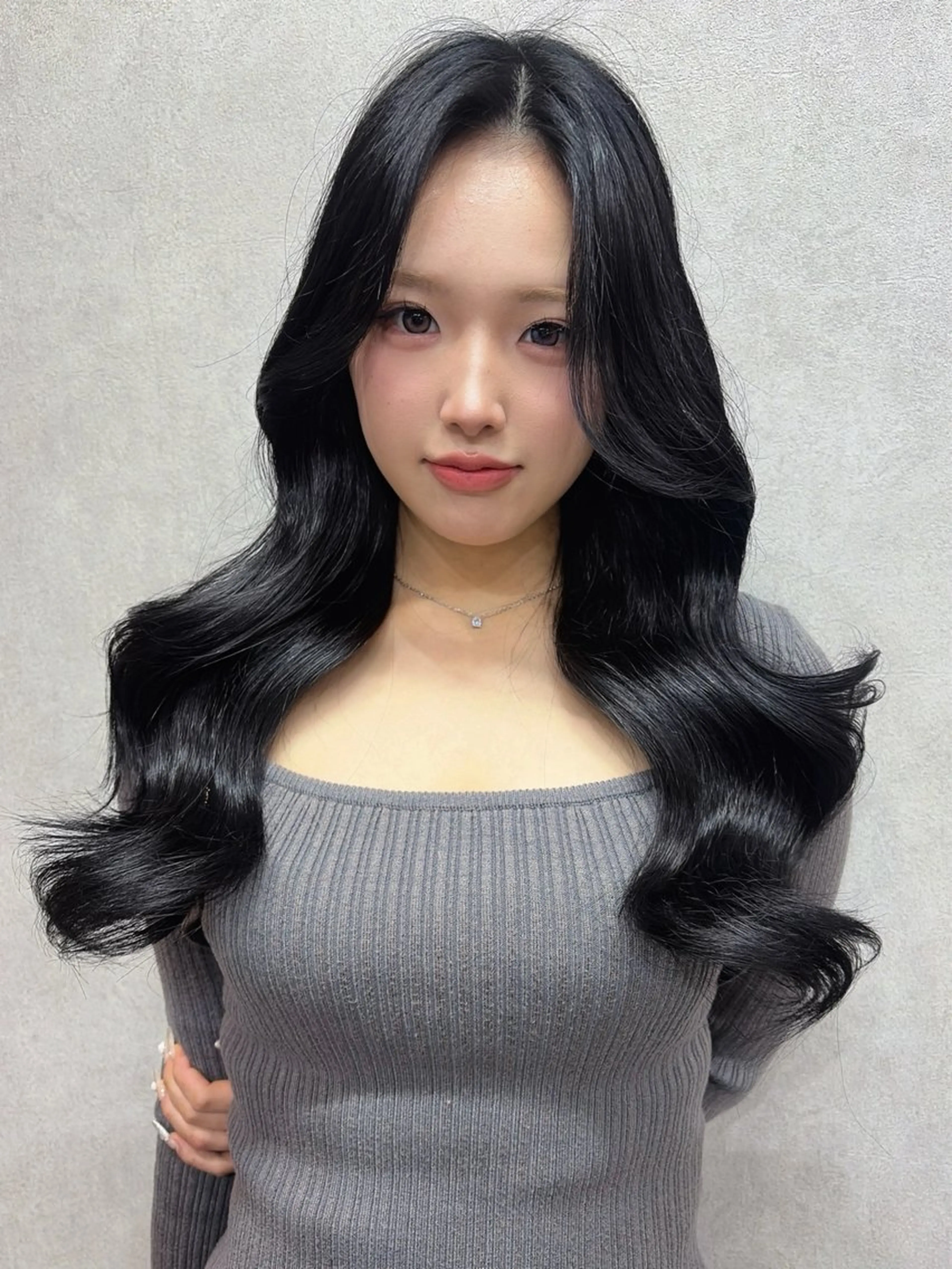 ロング カット ヘアカラー maya レイヤーカットのヘアスタイル