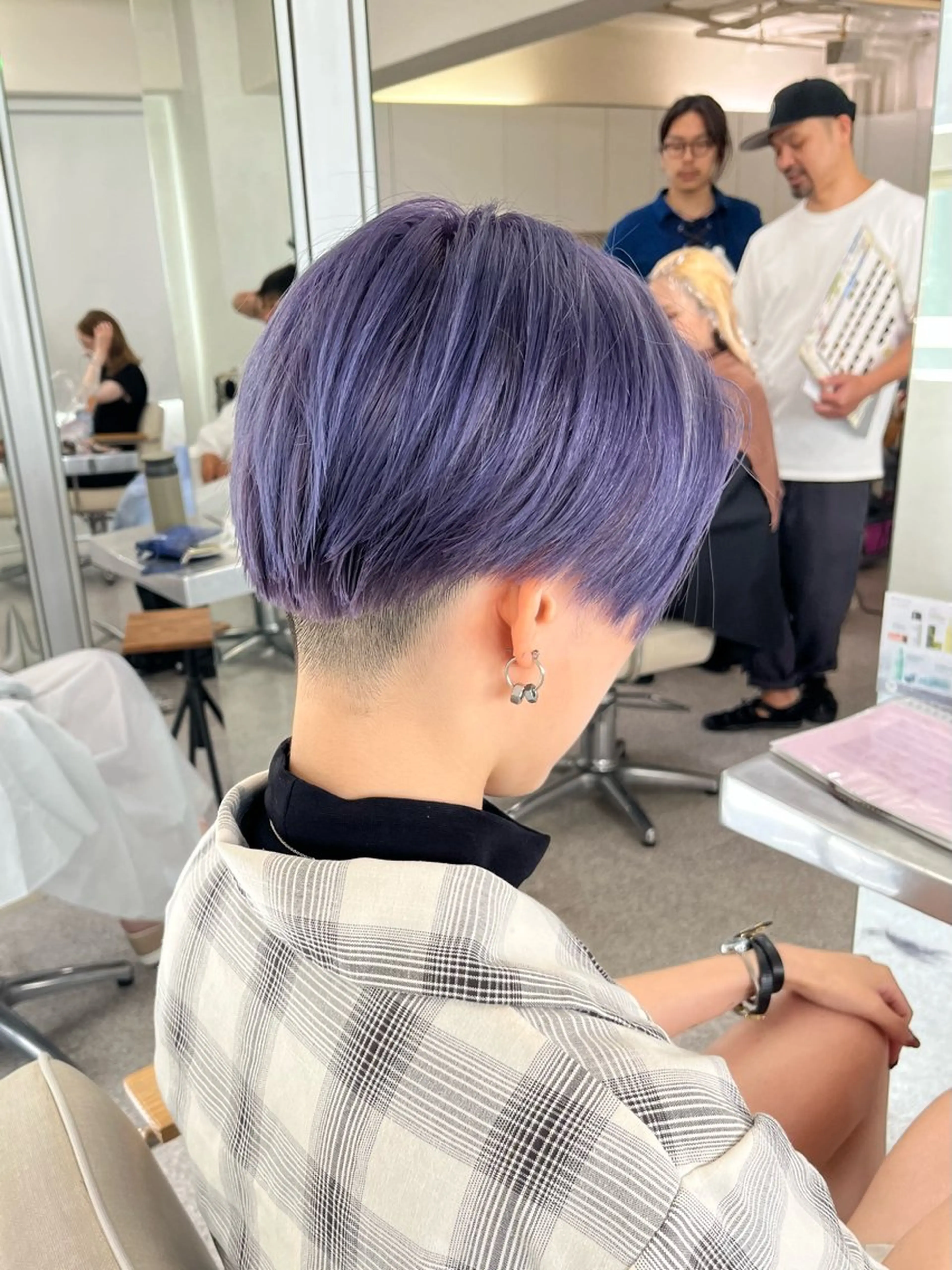 ショート カラー ヘアカラー エクステ ハイトーン 💭黒崎ハルカのヘアスタイル