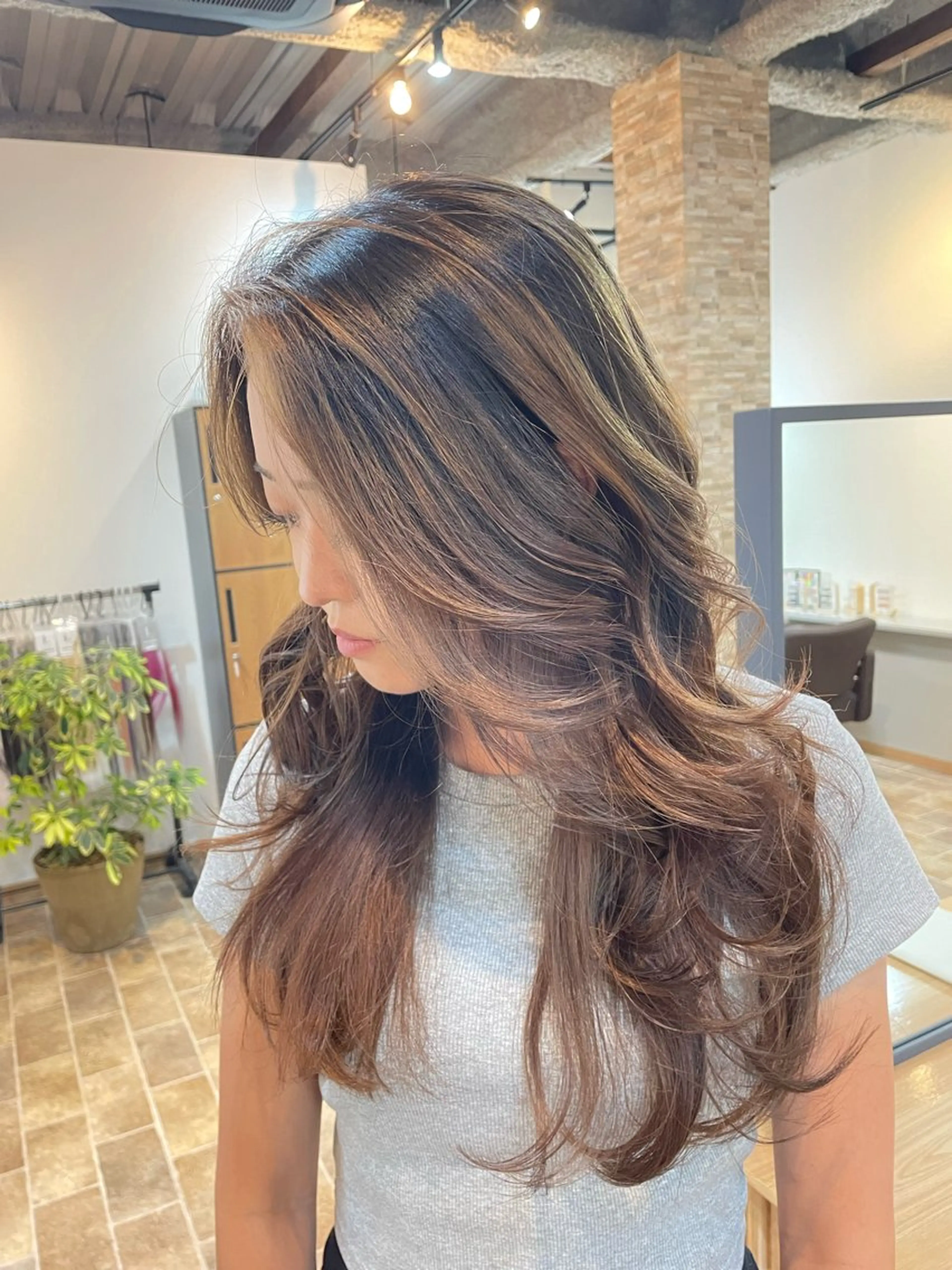 ロング カラー バレイヤージュ レイヤーカット ヘアカラー トリートメント STAR RIVER所属・YUI/ ブリーチカラー🌷のヘアスタイル