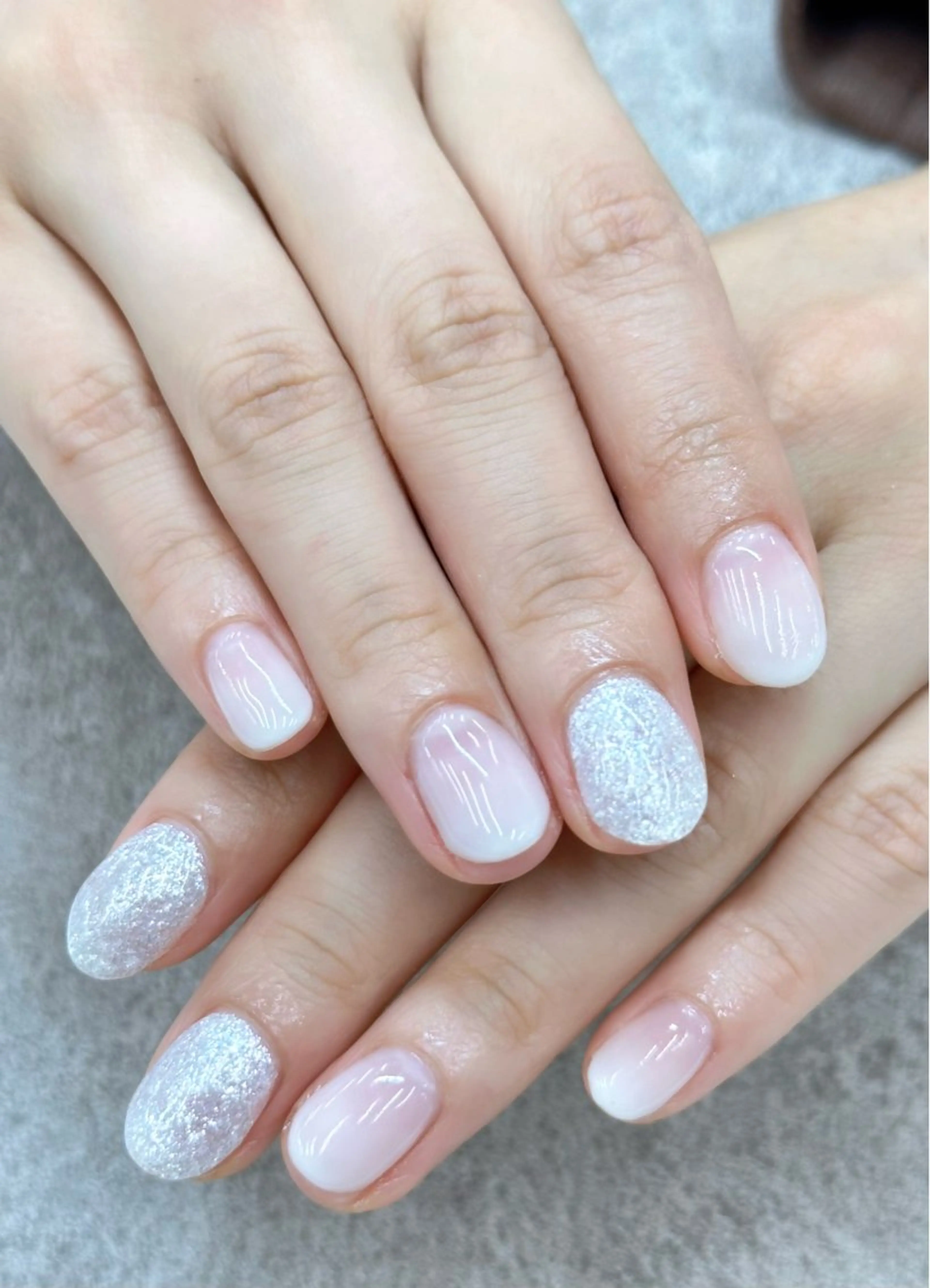 ネイル グラデーション ラメ(グリッター) ホワイト MAXKELLY MEGUMIのネイルデザイン