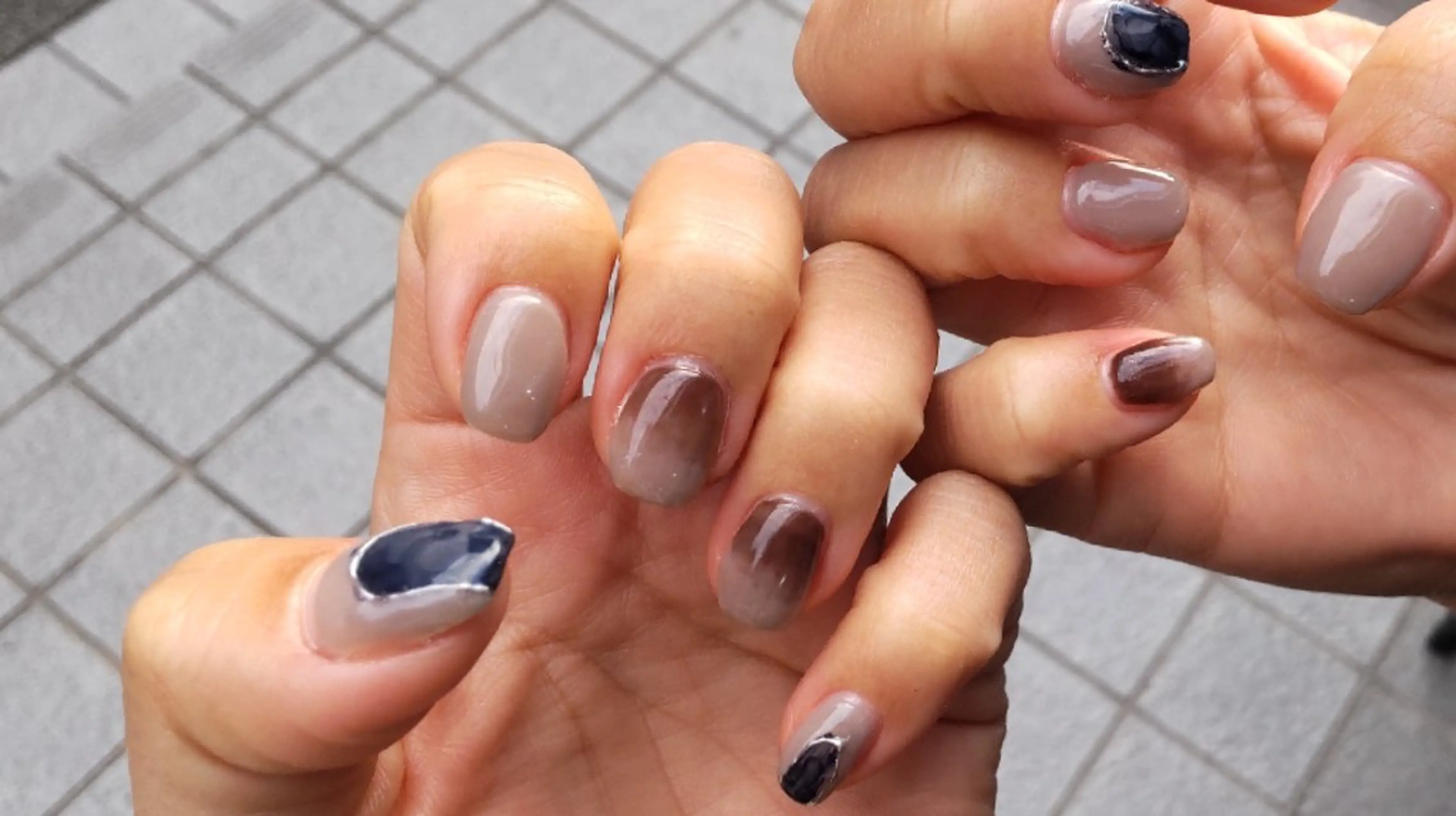 ネイル ミラーネイル ネイビー シルバー MIURA＊ HIROKOのネイルデザイン