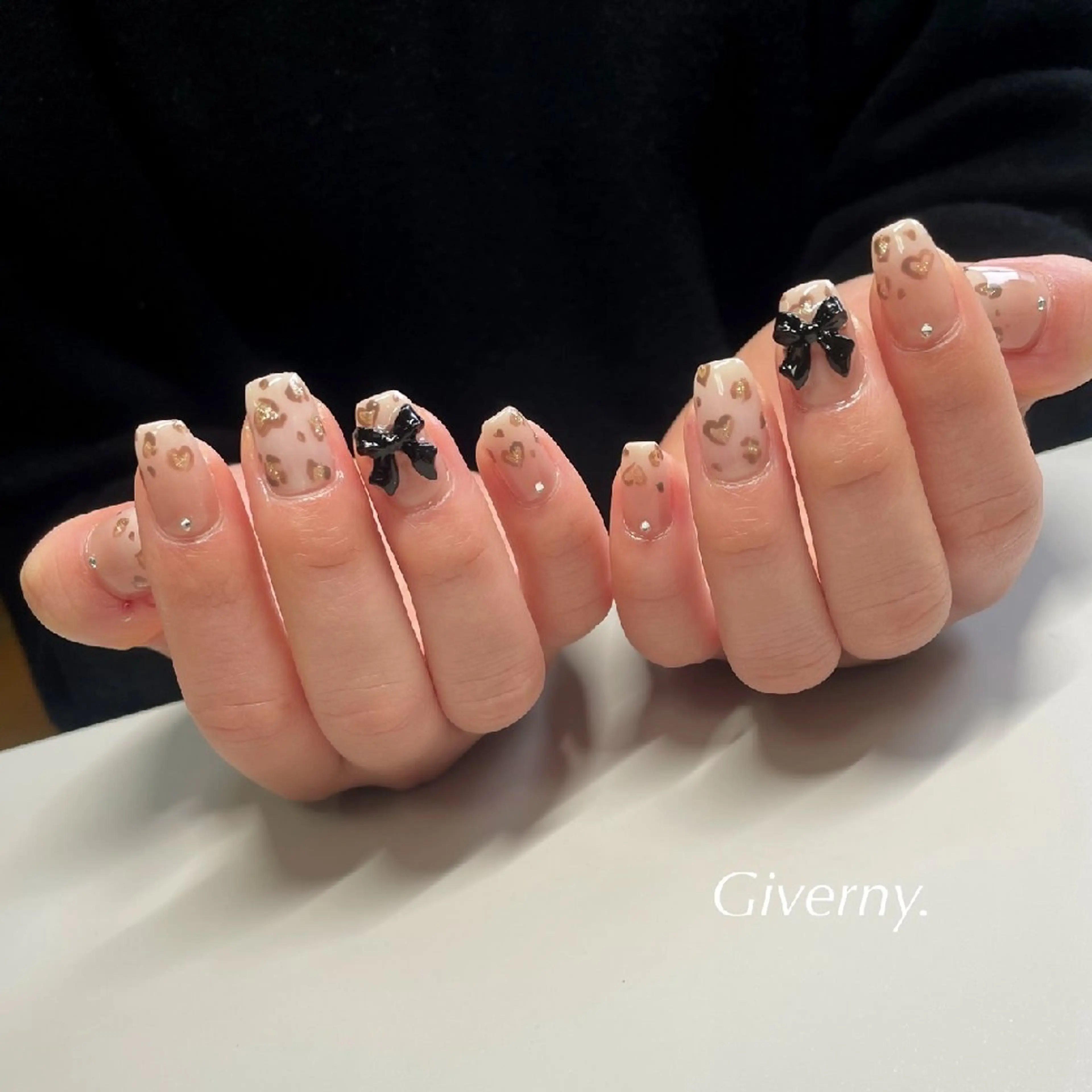 ネイル アニマル柄 ハンドネイル Giverny .のネイルデザイン