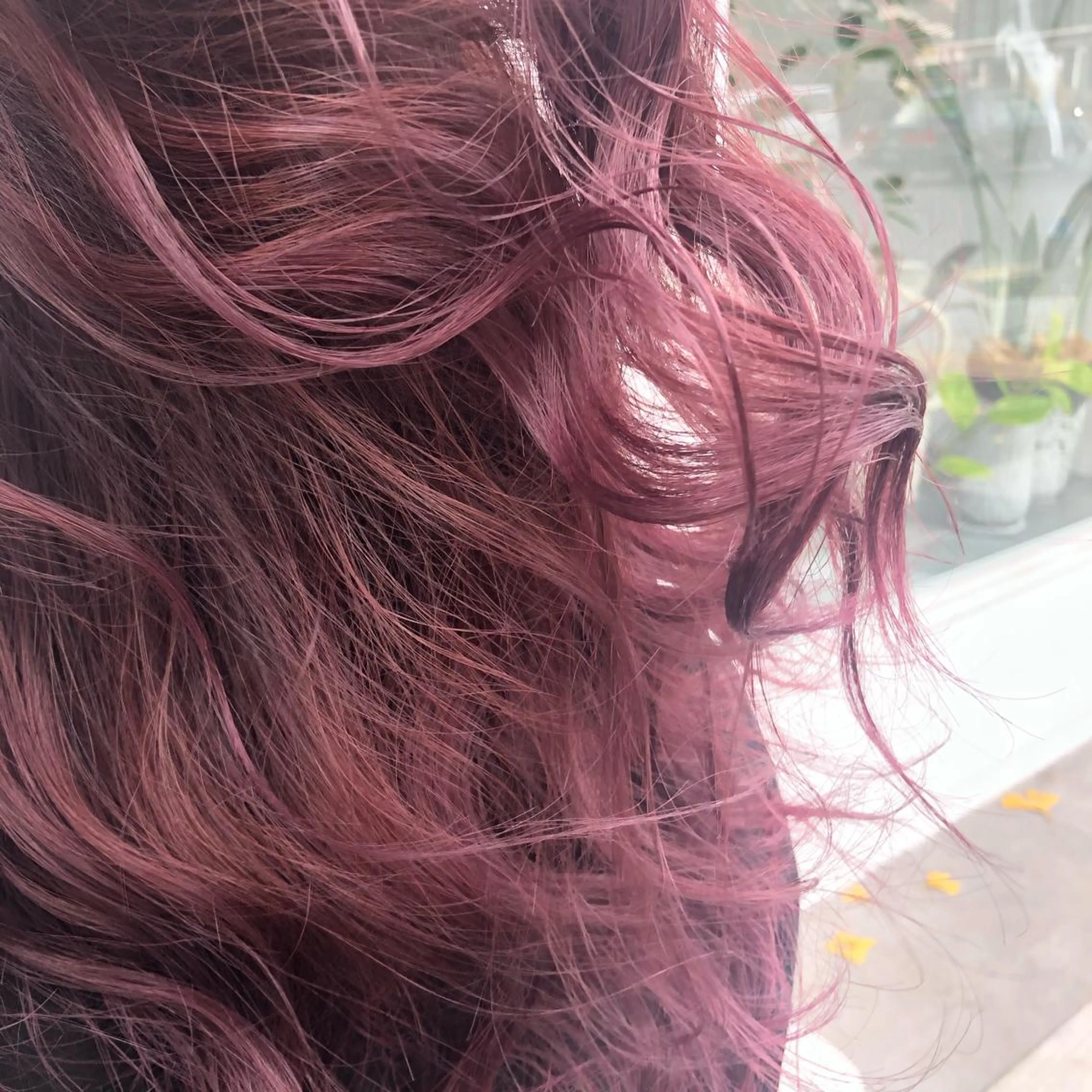 ミディアム カラー アッシュ ピンクカラー ピンクアッシュ 切りっぱなしボブ／ 暖色カラー／なつみのヘアスタイル