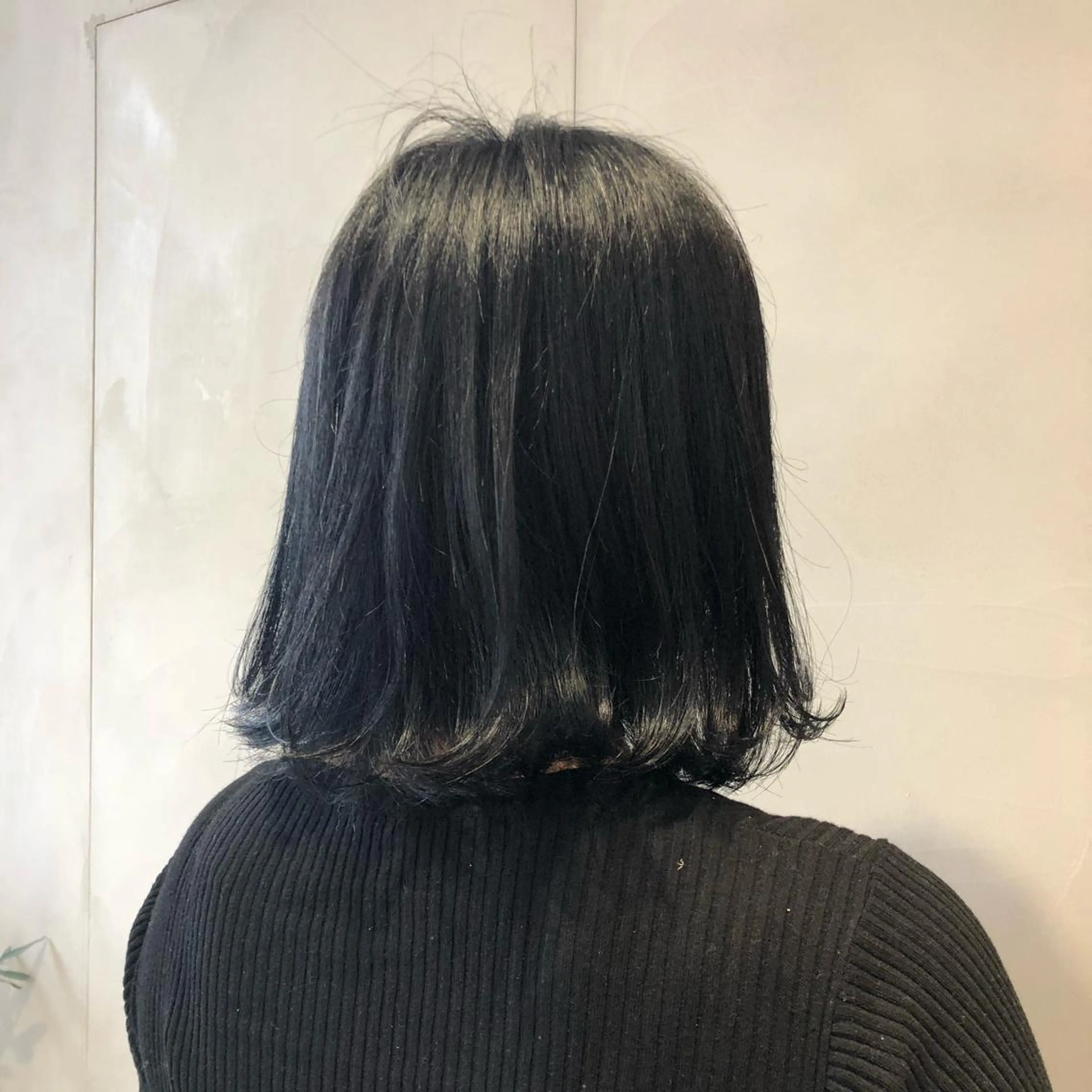 ショート カラー 荒木 依莉亜のヘアスタイル