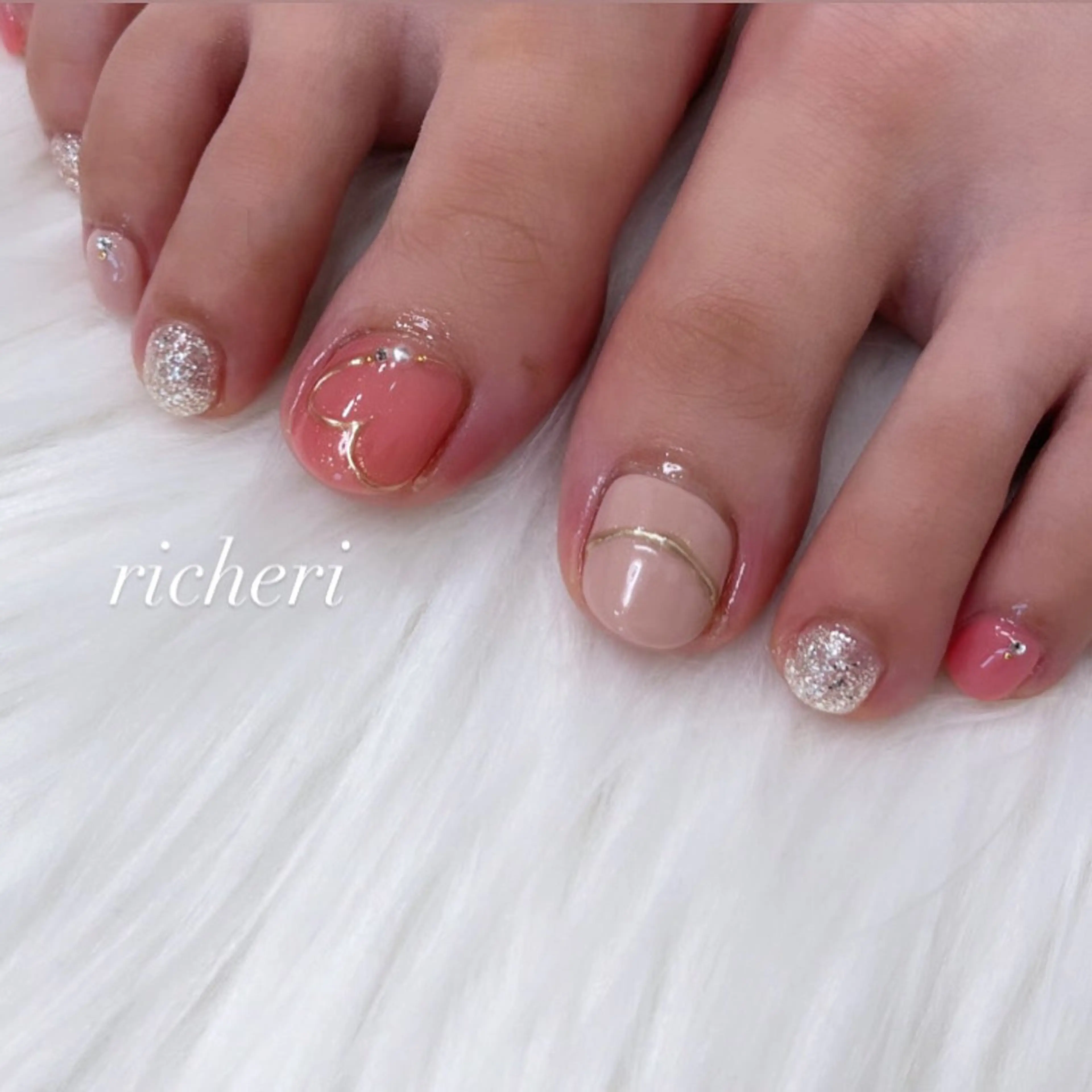 ミディアム ネイル フットネイル richeri beautyのネイルデザイン