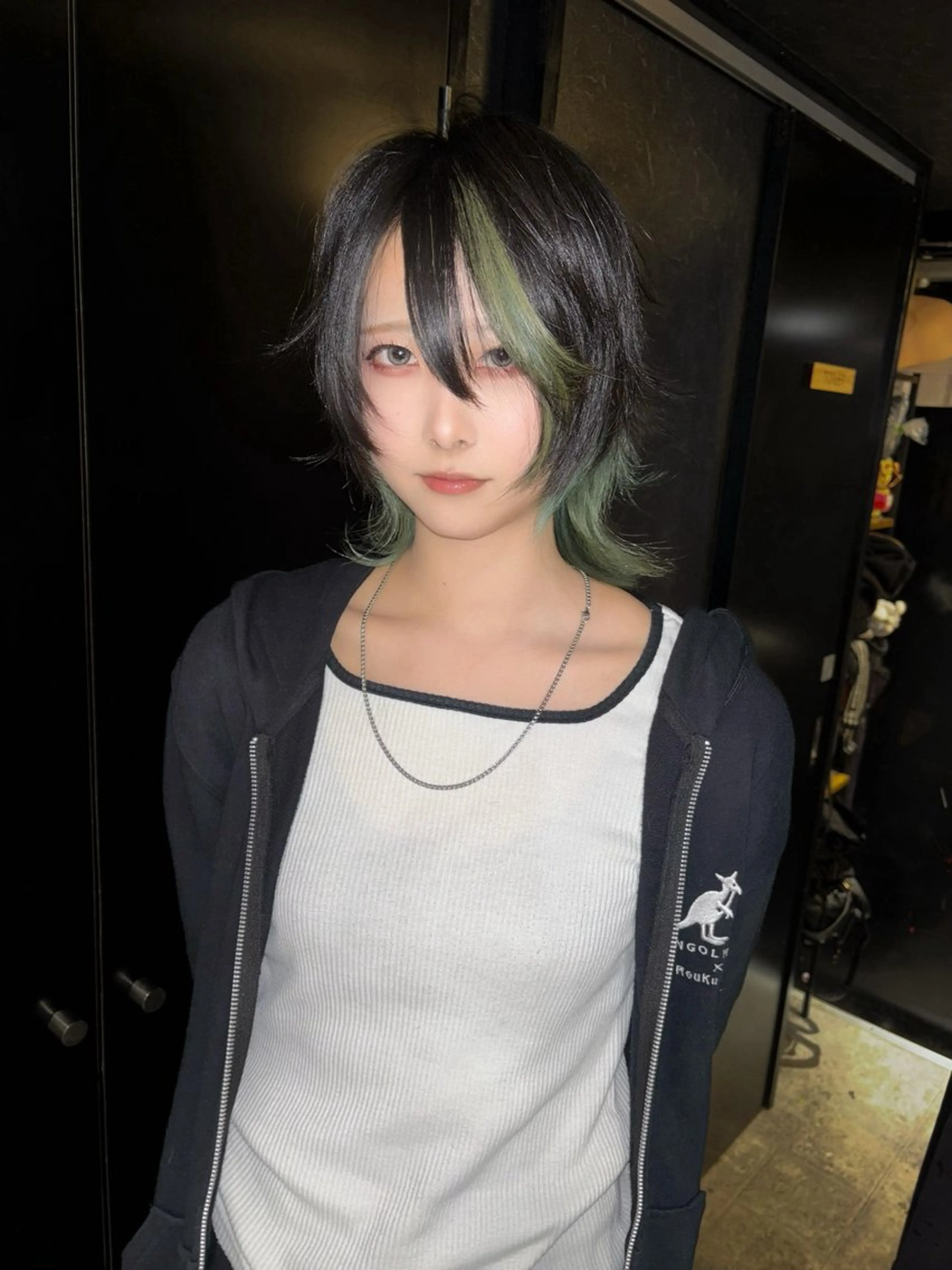 ミディアム bAteAu ブリーチ/エクステのヘアスタイル