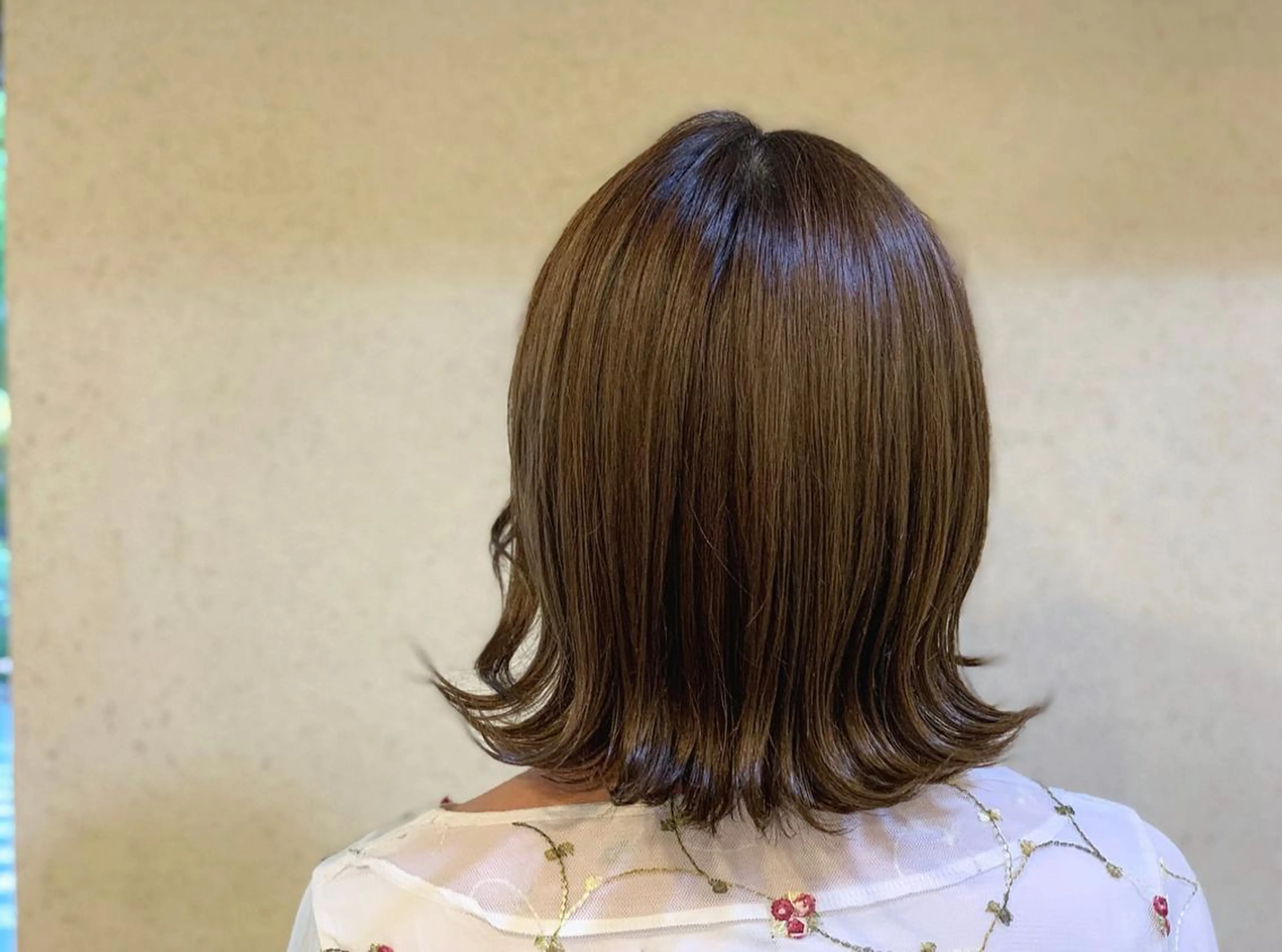 ミディアム カラー ベージュカラー 外ハネヘア 悠 亜のマツエク・マツパデザイン