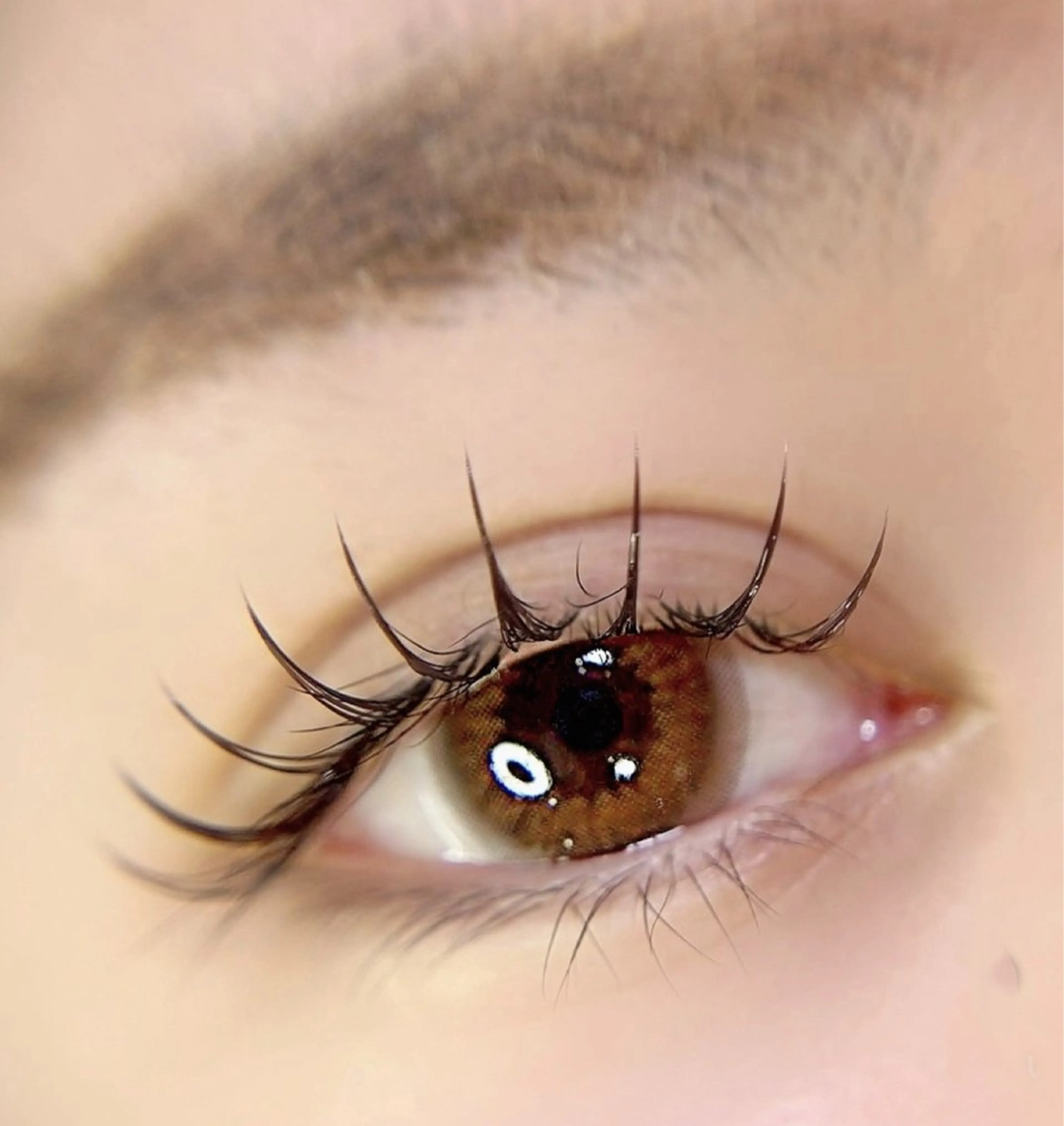 マツエク・マツパ 束感まつ毛 カラーマツエク フラットラッシュ パリジェンヌラッシュリフト まつげパーマ マツエク Queen Salonのエステ・リラクイメージ