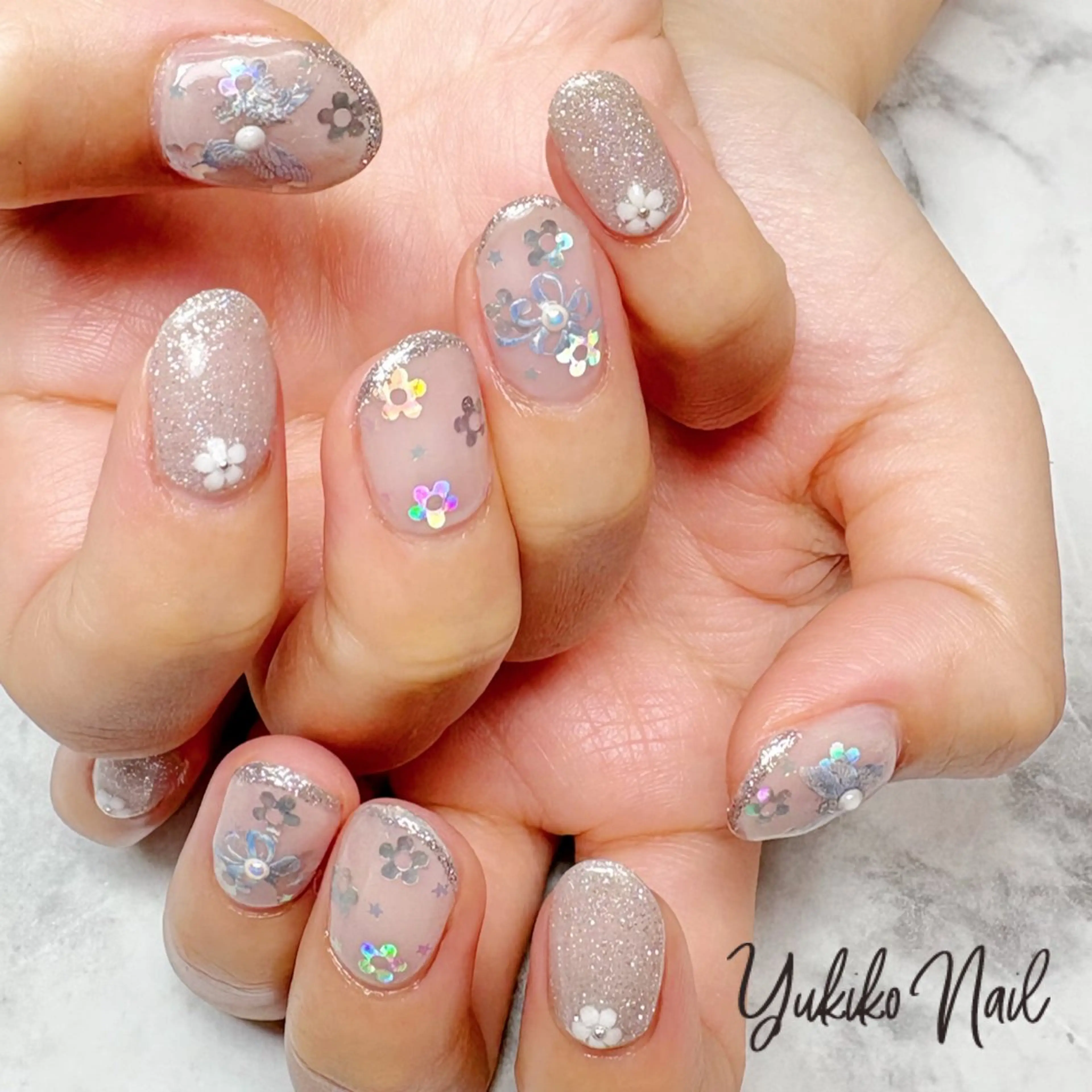 ネイル フラッシュネイル フラワーネイル ホログラムネイル キラキラネイル 持ち込み ハンドネイル ユキコ ネイルのネイルデザイン
