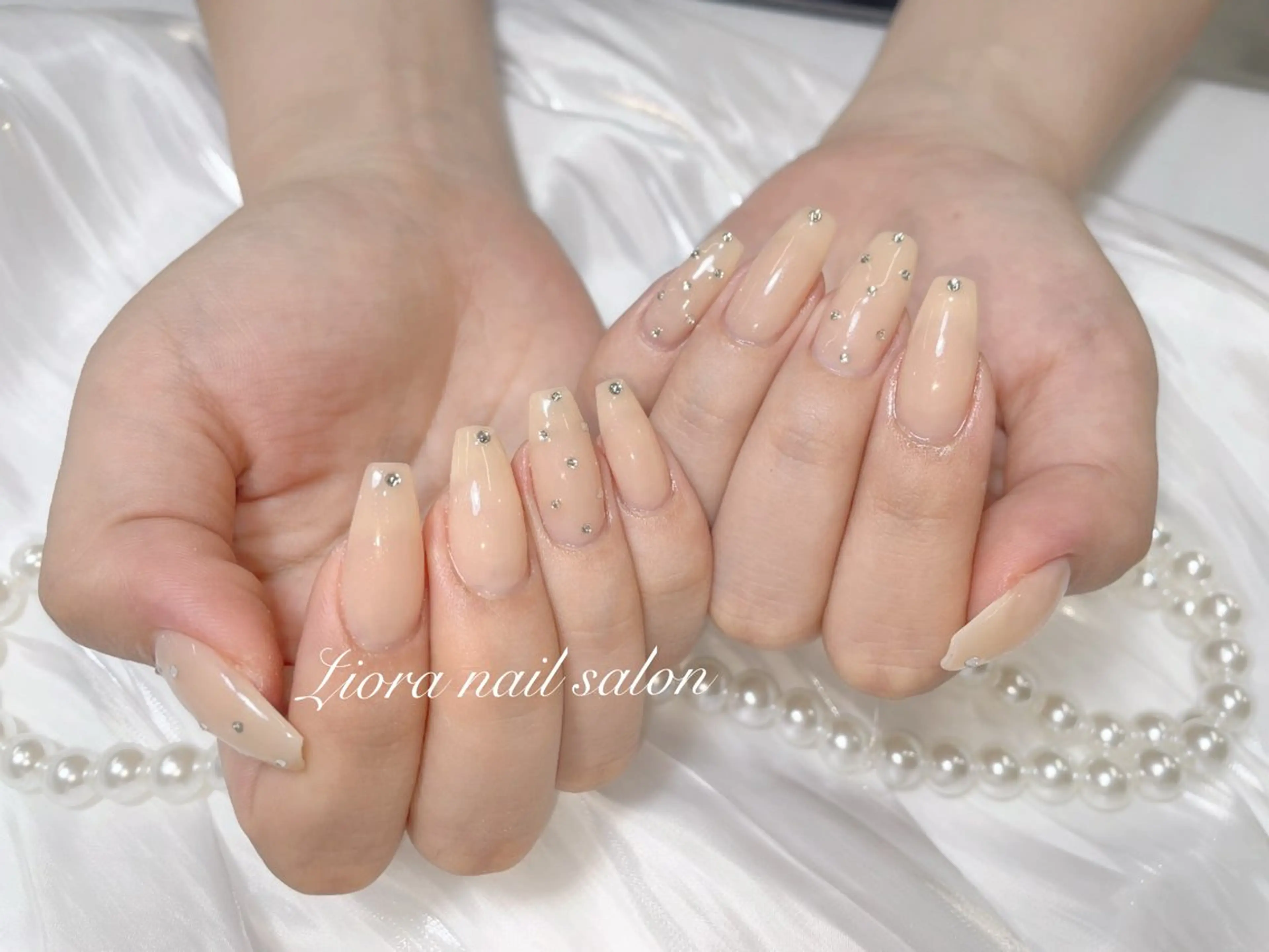 ネイル フレンチネイル ジェルネイル ガーリー グラデーション キラキラネイル ハンドネイル Liora nail 1のネイルデザイン