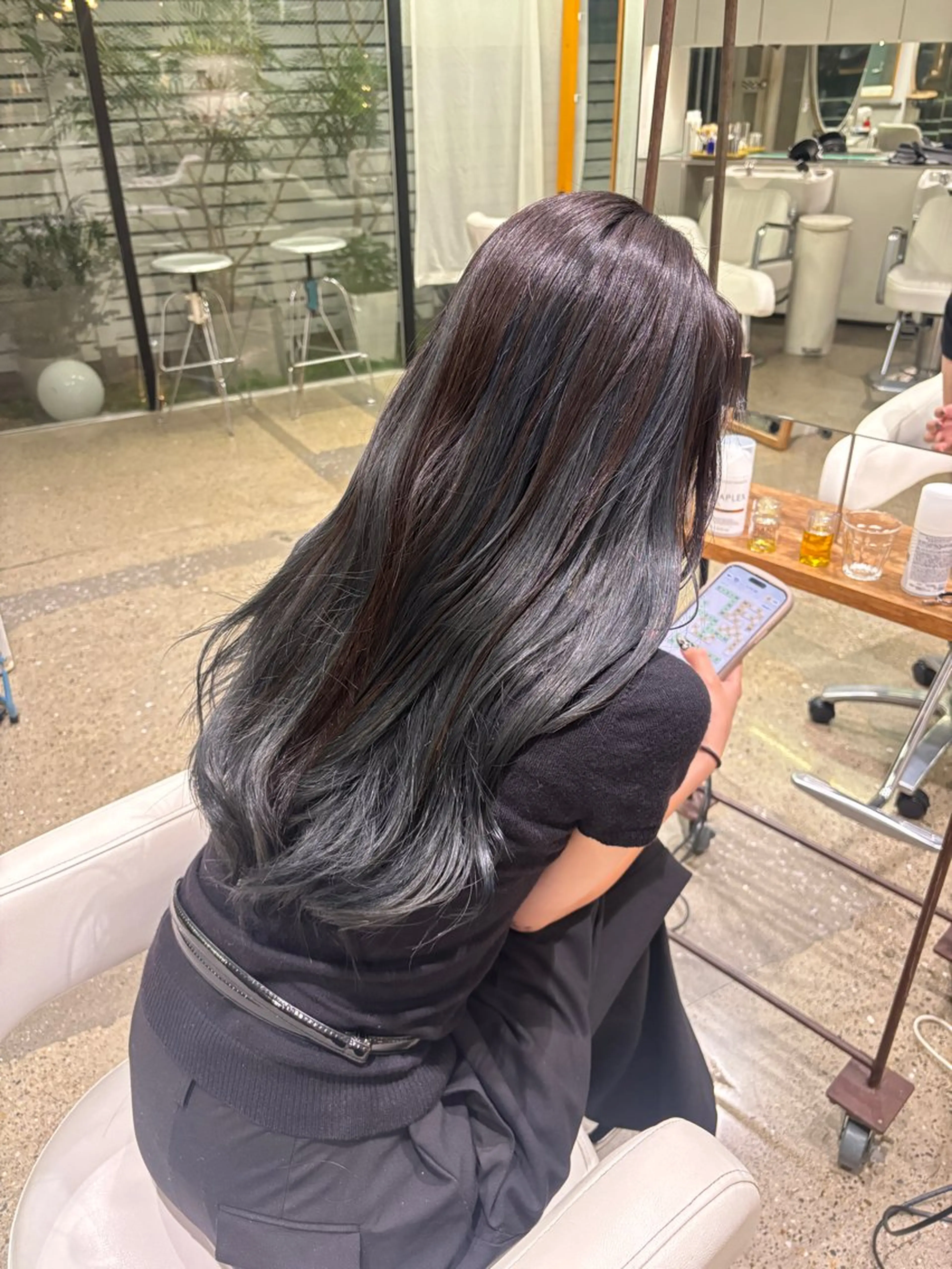 カラー ブルーカラー ハイライトカラー ヘアカラー 松林 花沙のヘアスタイル