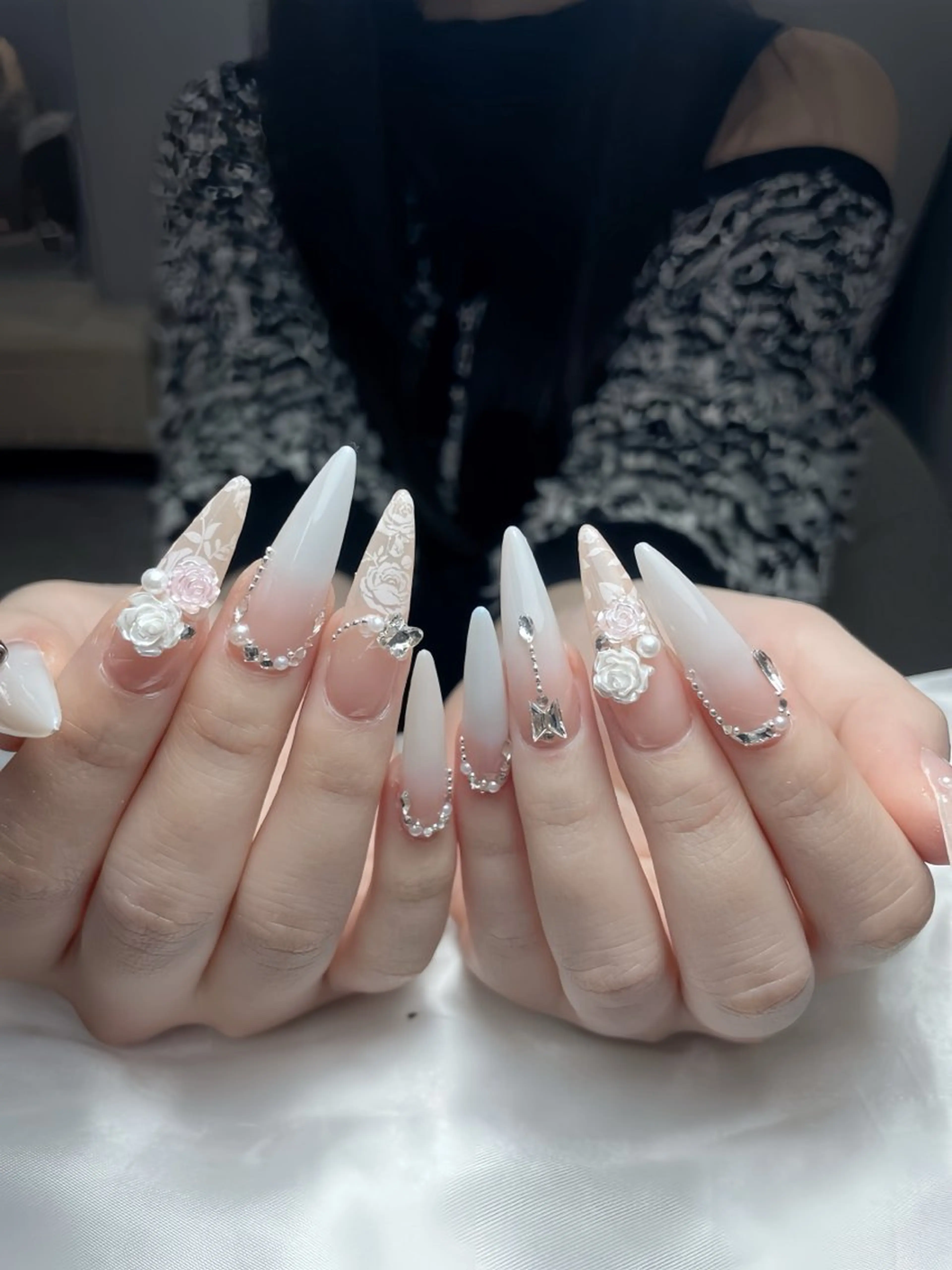 ネイル アートネイル チークネイル ジェルネイル ロングネイル マグネットネイル ハンドネイル Rin Nail 新大久保店のネイルデザイン