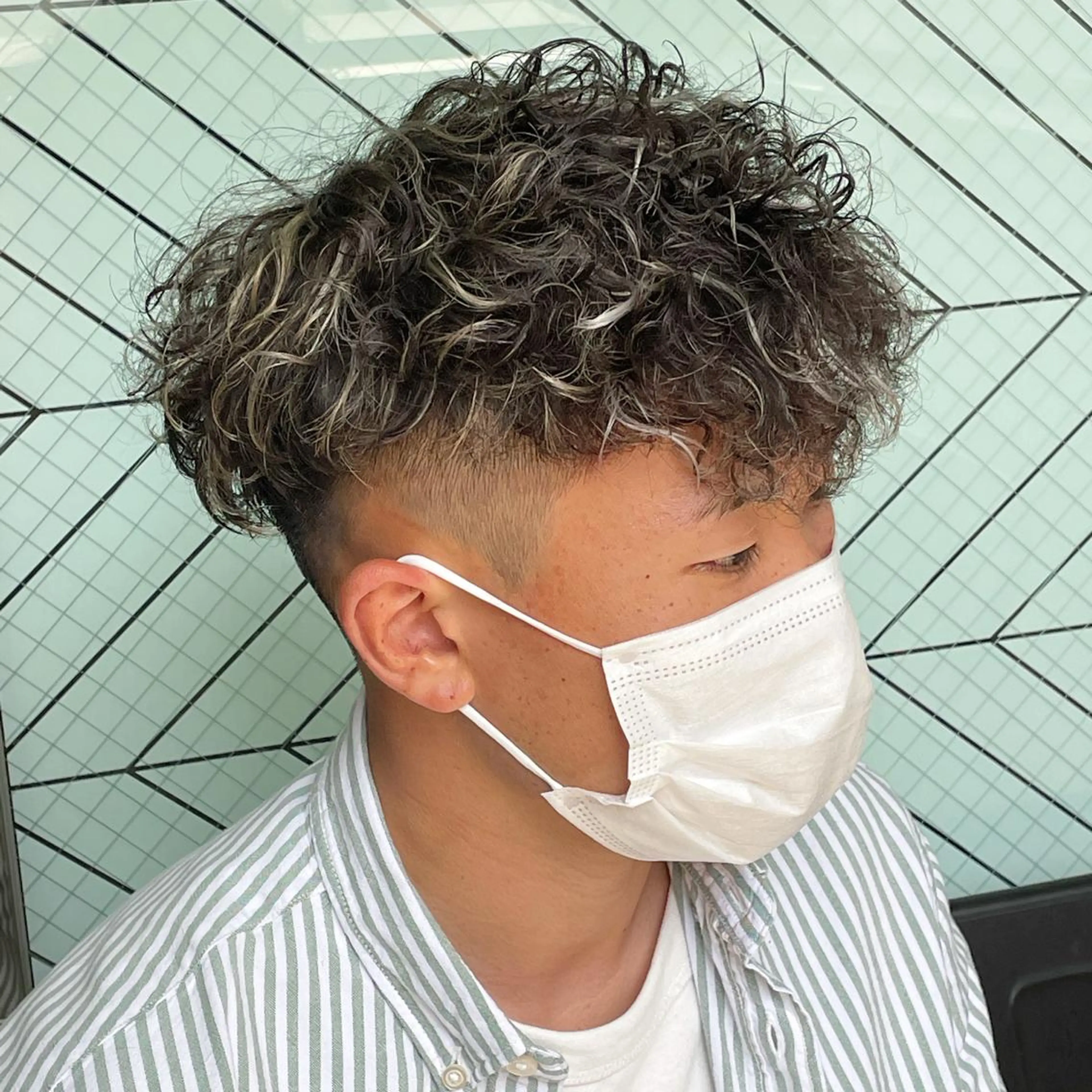 カラー メンズ メンズメッシュ メッシュ Le'a所属・渋谷/フェード/ 國分 翔のヘアスタイル