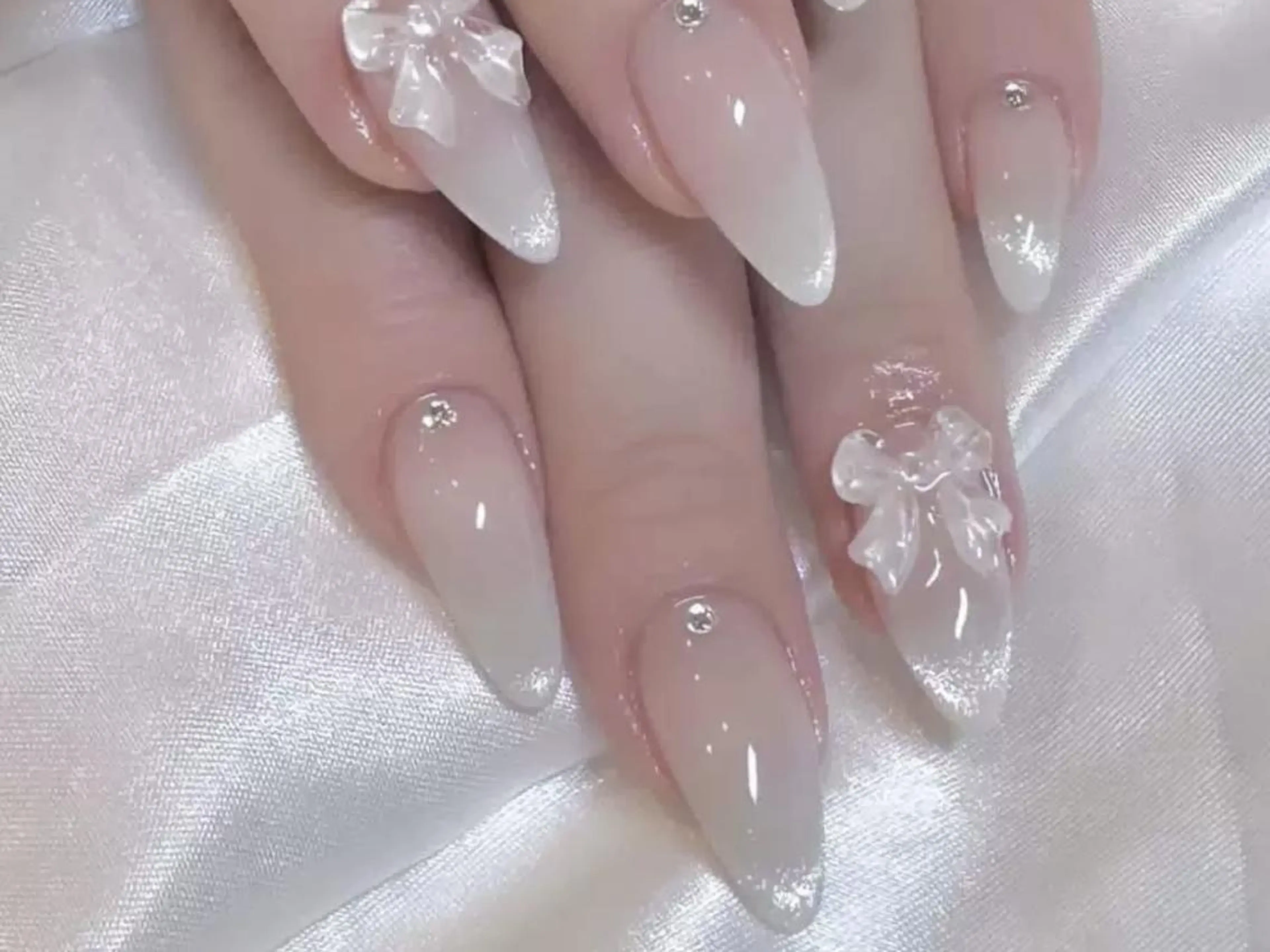 ネイル カジュアル ミディアムネイル リボン スカルプネイル シンプルネイル ハンドネイル ハンドケア YUKI 💗 渋谷店のネイルデザイン