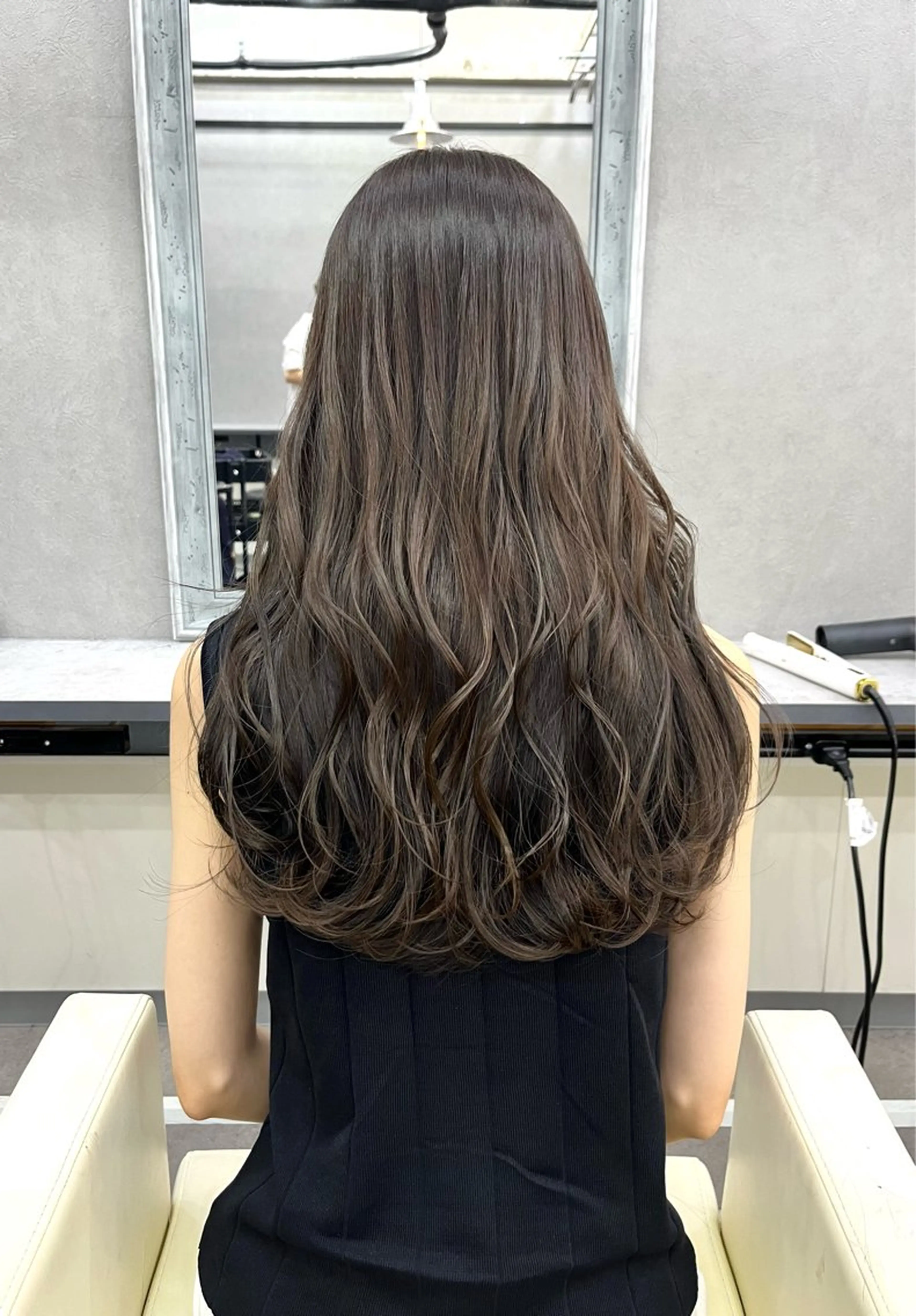 ロング カラー レイヤーカット 柔らかいヘアカラー 大成のヘアスタイル