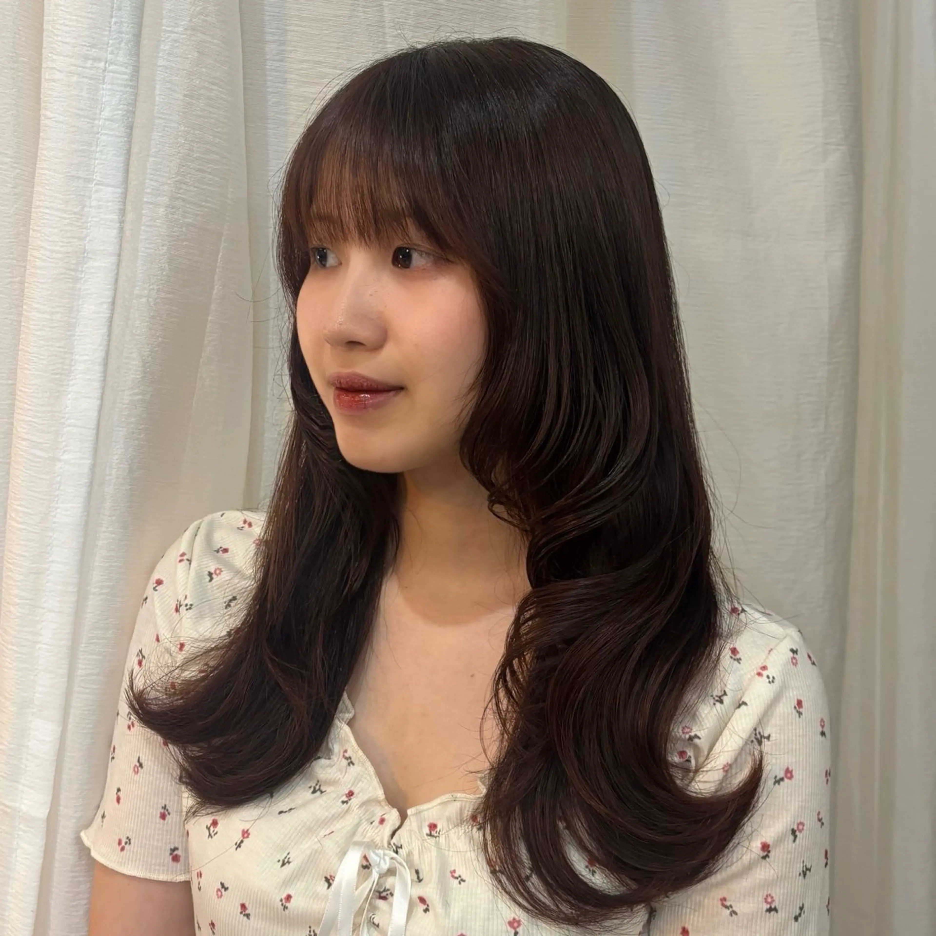 ロング 顔周りカット ハッシュカット 小顔カット カット ゆうめ 透明感カラー /韓国風レイヤーのヘアスタイル