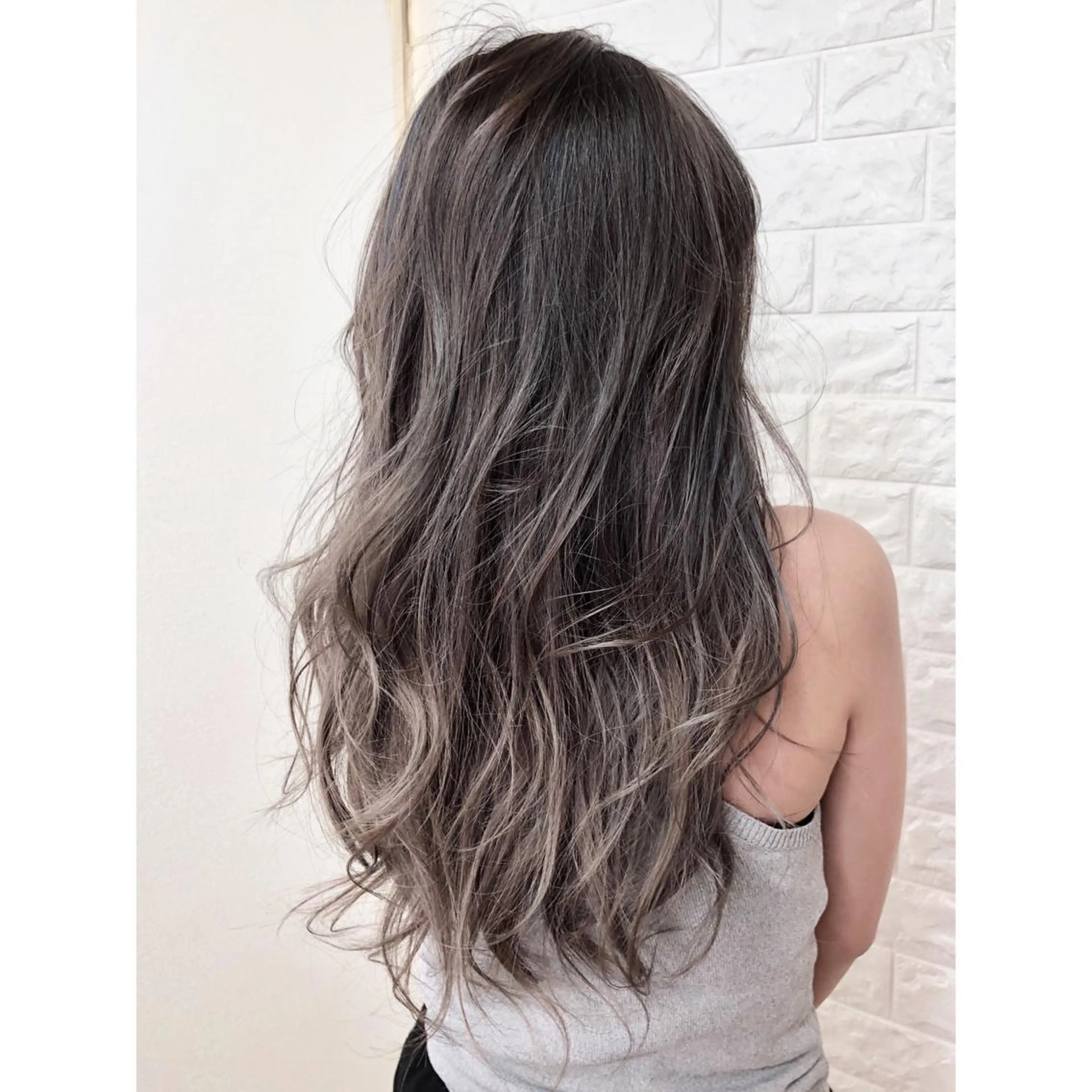 ロング カラー 透明感カラー グレージュ ハイライトカラー 外国人風カラー ハイライト KIZU 髪質改善 オカルト怪談のヘアスタイル