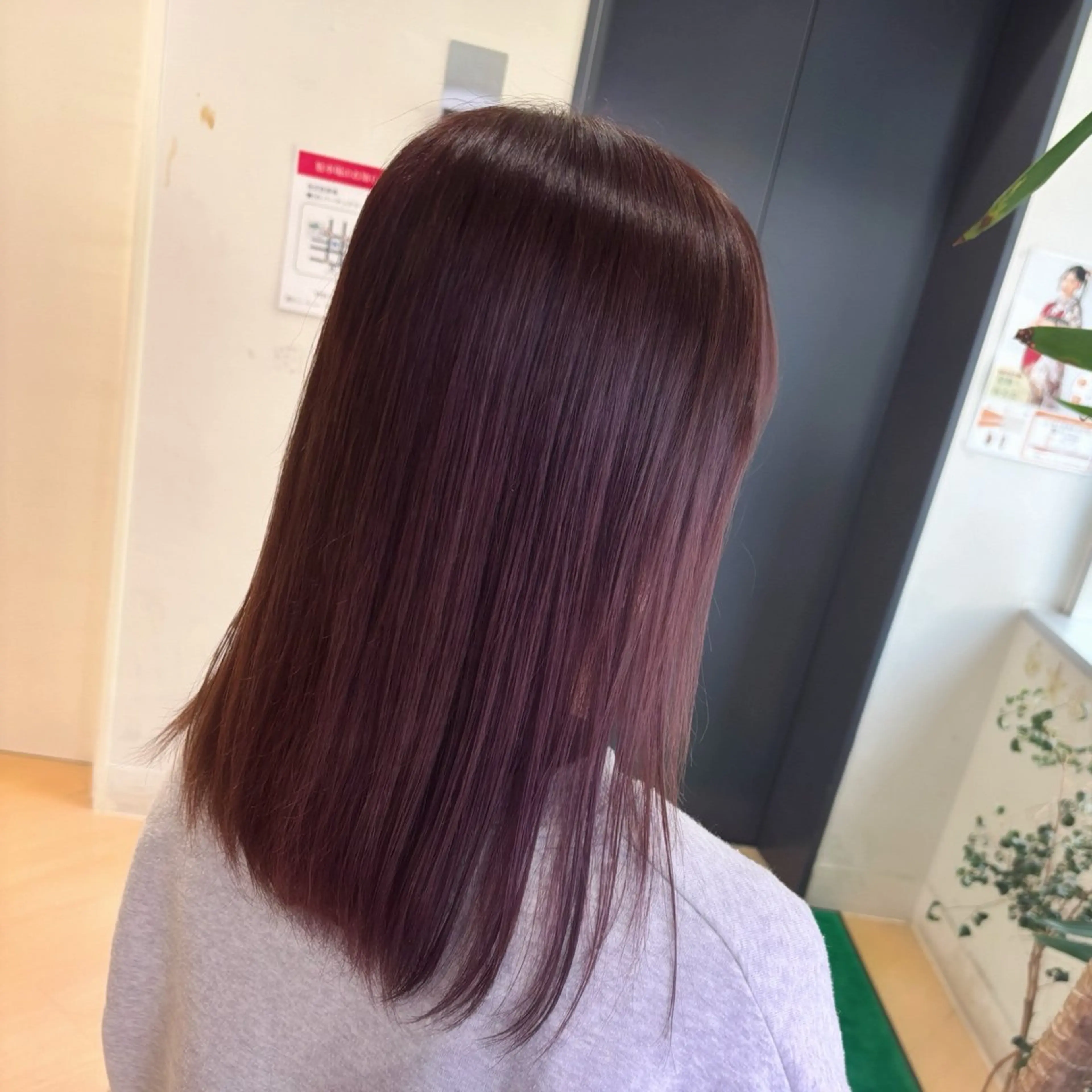 セミロング カラー ベージュカラー ブリーチ ピンクカラー ピンクベージュ aura所属・CONAN｜レイヤー ボブ／ハイトーンのヘアスタイル