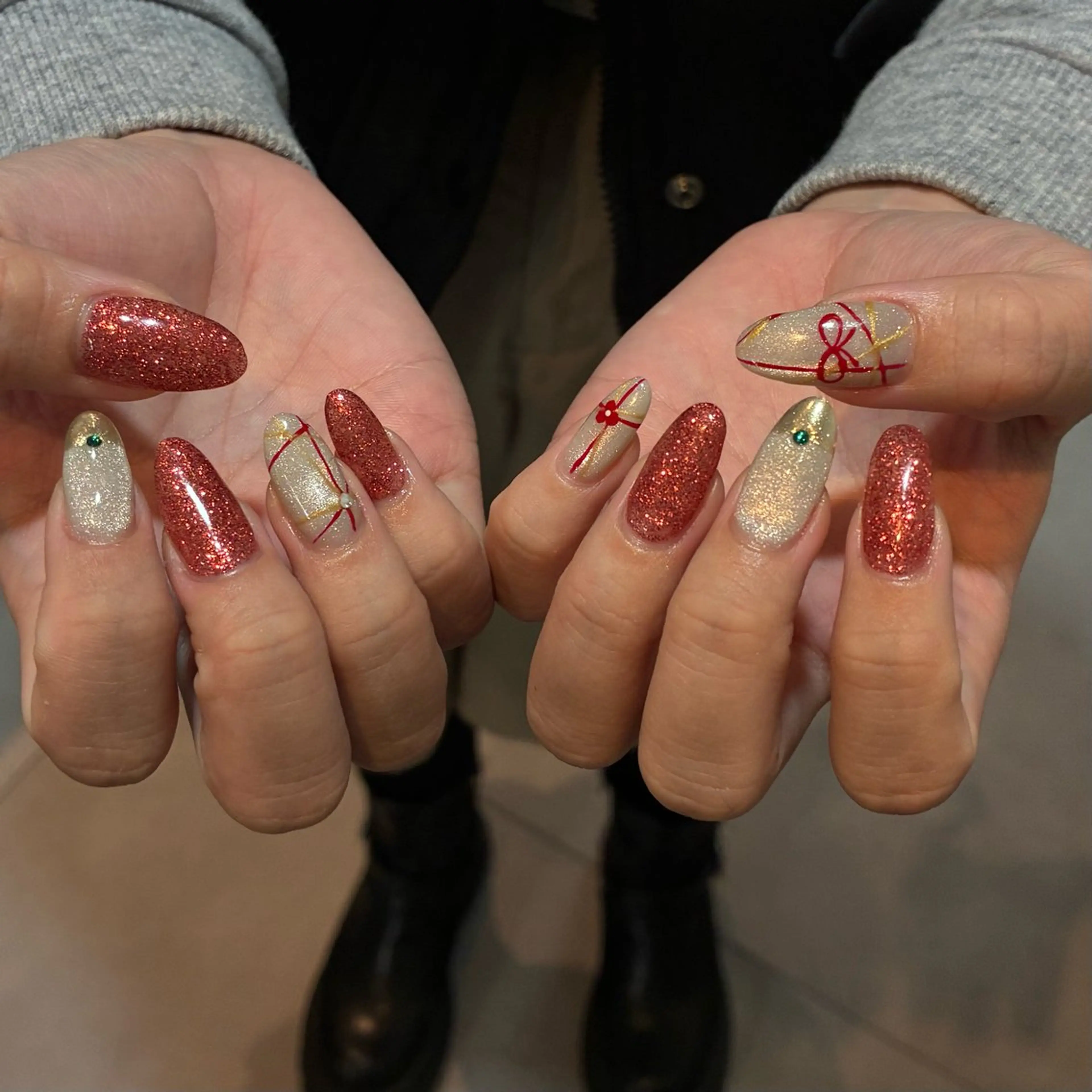 ネイル グリーン ストーンネイル tiffin Sanaのネイルデザイン