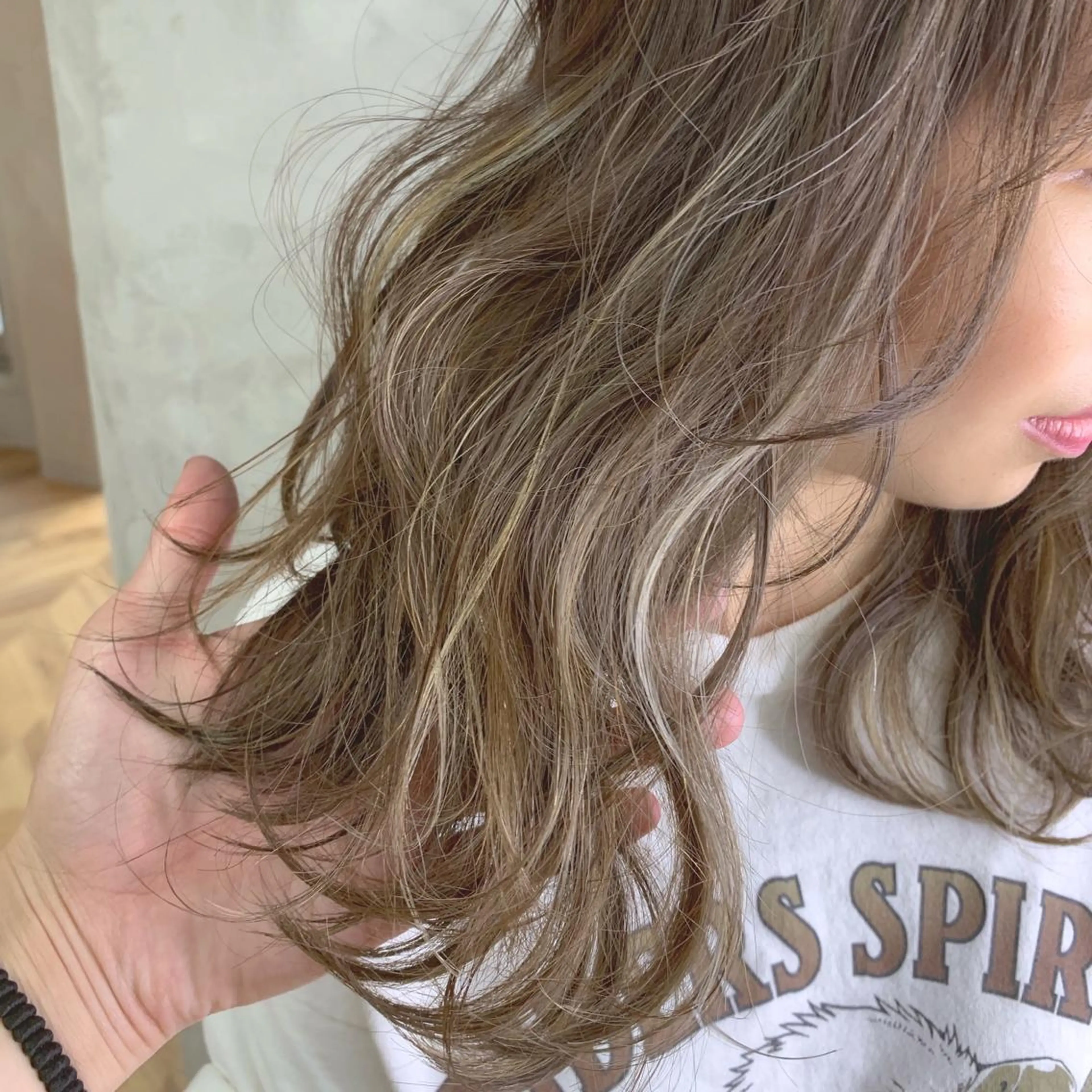 セミロング ハイライト Selene hair OSAKAのヘアスタイル