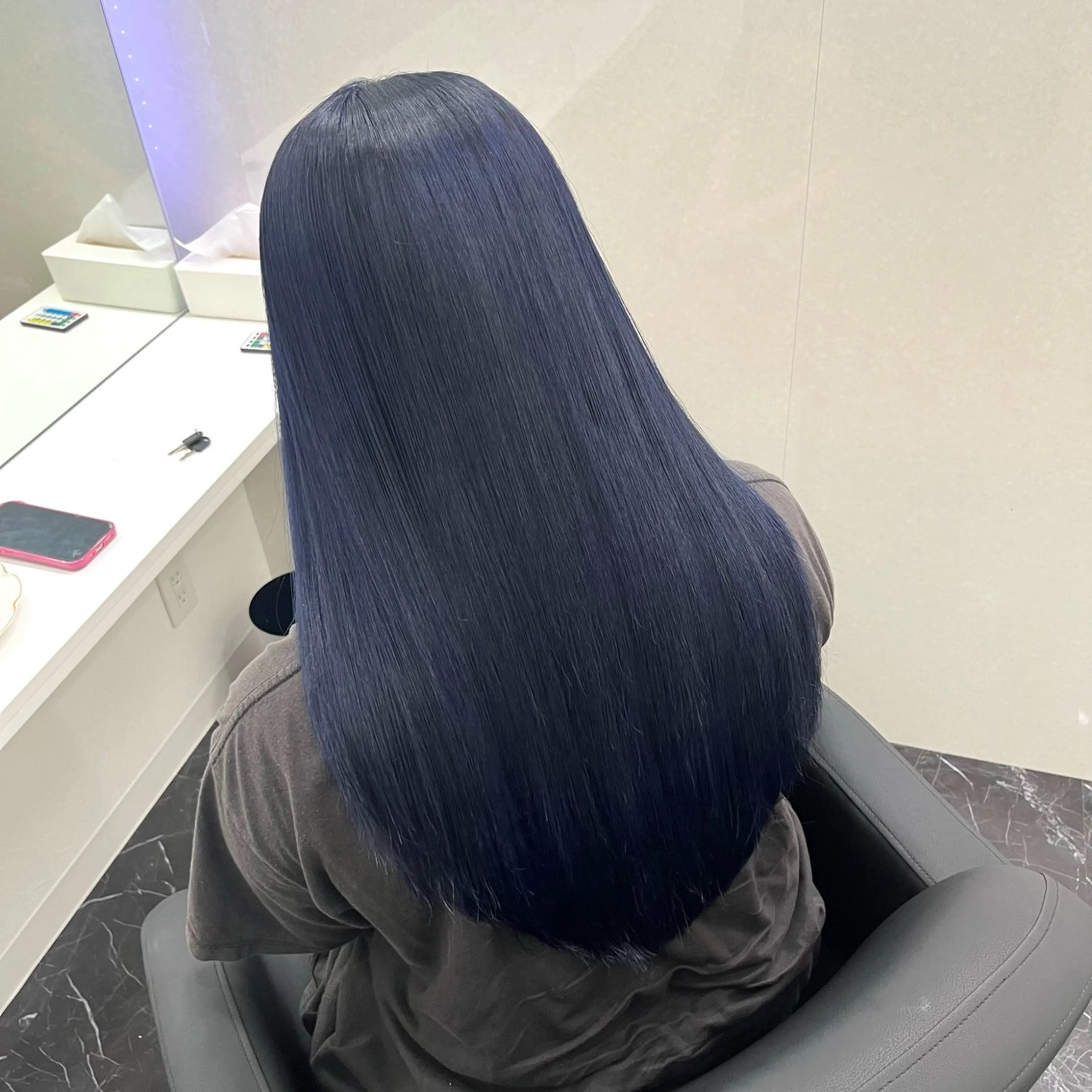 ロング カラー ベージュカラー 黒髪 ブリーチ ブルーカラー ブルーブラック ハイトーン/ 髪質改善/上質艶髪のヘアスタイル