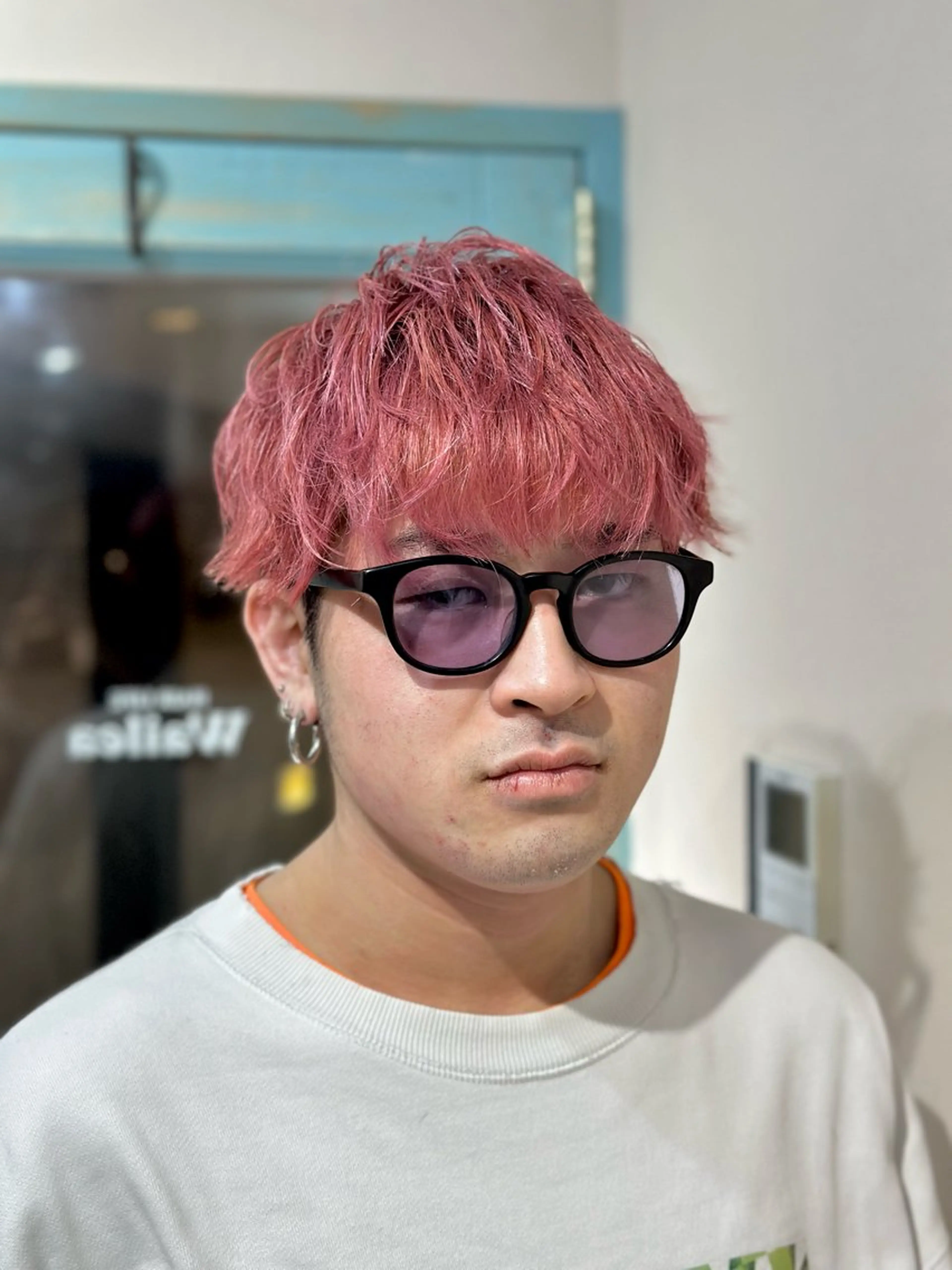 カット+ケアフルブリーチ+グローバルミルボンスタンダードトリートメントの写真