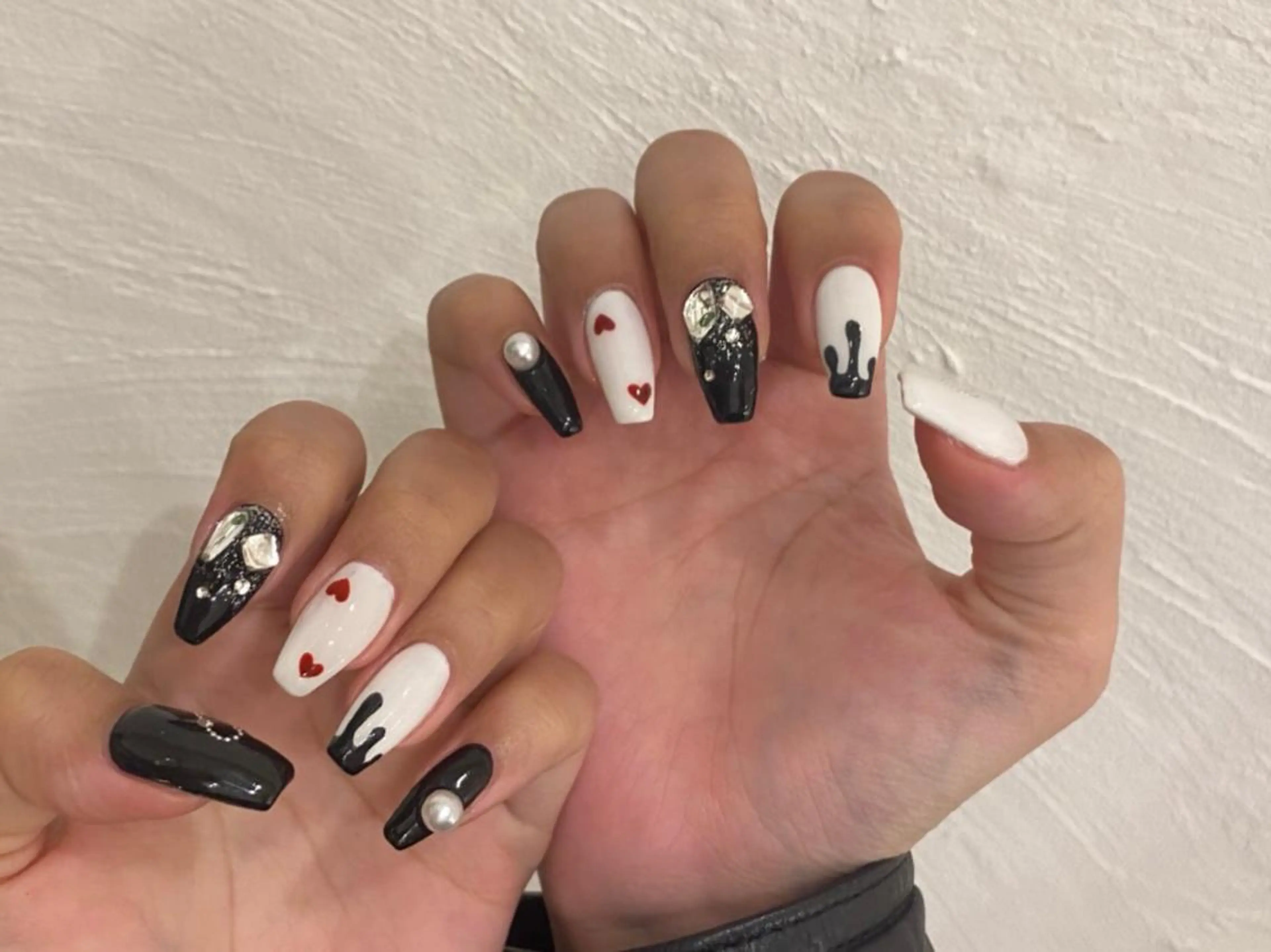 ネイル バレンタイン ネイル&アイ　QUEEN&CRIMSON所属・眉WAX/ピーリング ホワイトニングの眉毛・アイブロウイメージ