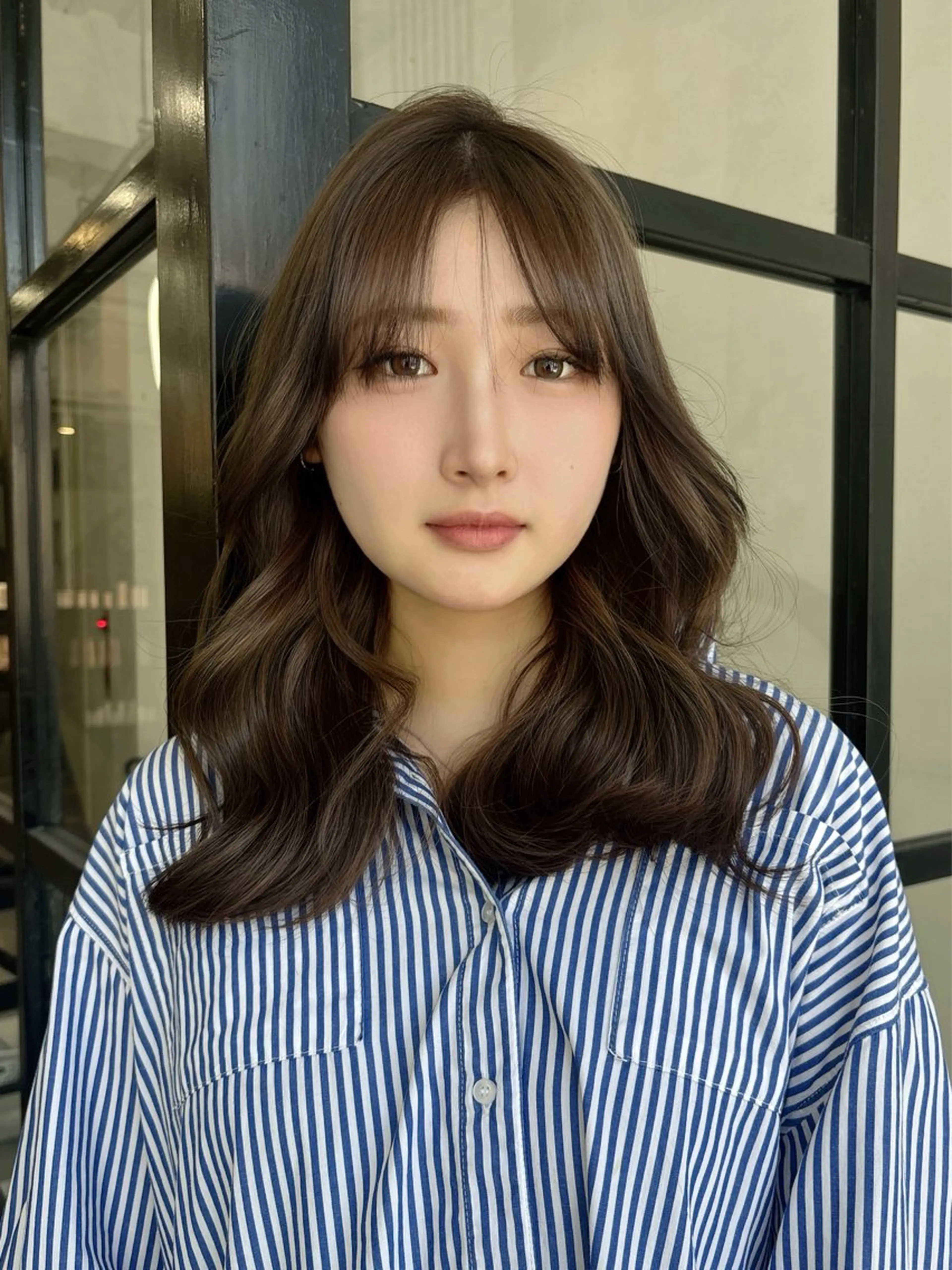セミロング カラー ブリーチ グレージュ ヘアカラー MaisonHALU 松浦光咲のヘアスタイル