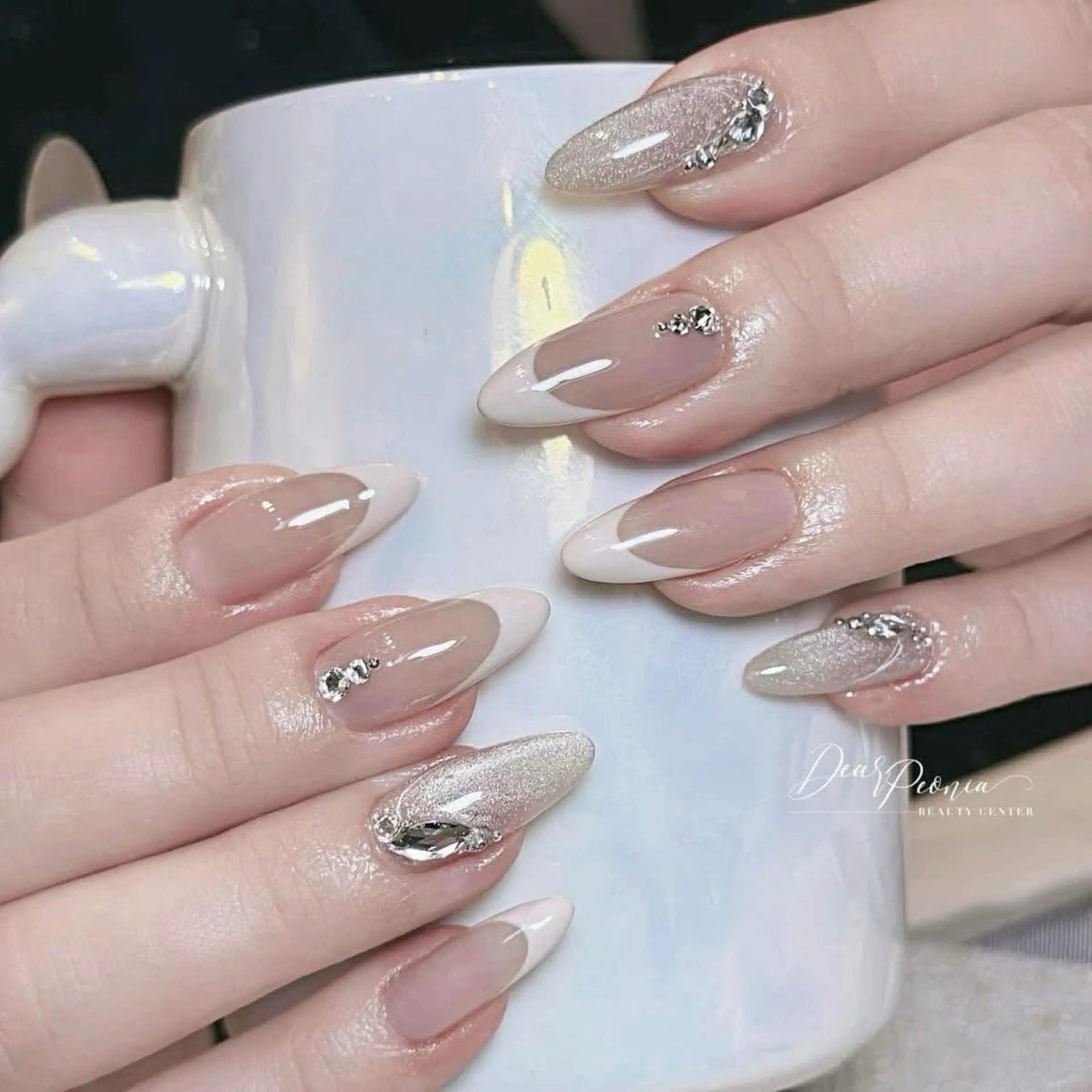 セミロング ハンドネイル RUBY NAIL SPAのネイルデザイン