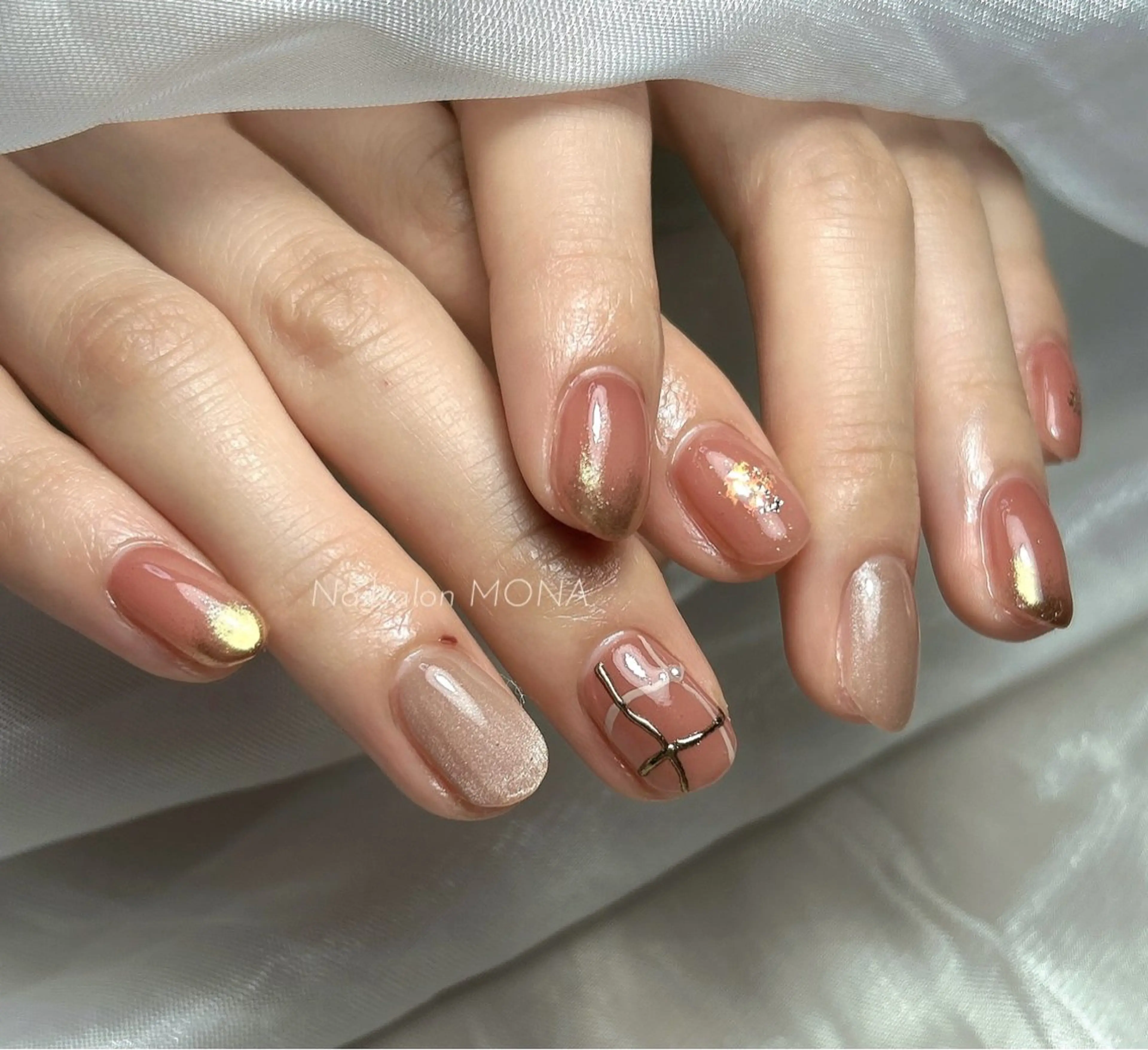 ネイル グラデーション マグネットネイル ミラーネイル ニュアンスネイル ハンドネイル Nailsalon MONA.のネイルデザイン