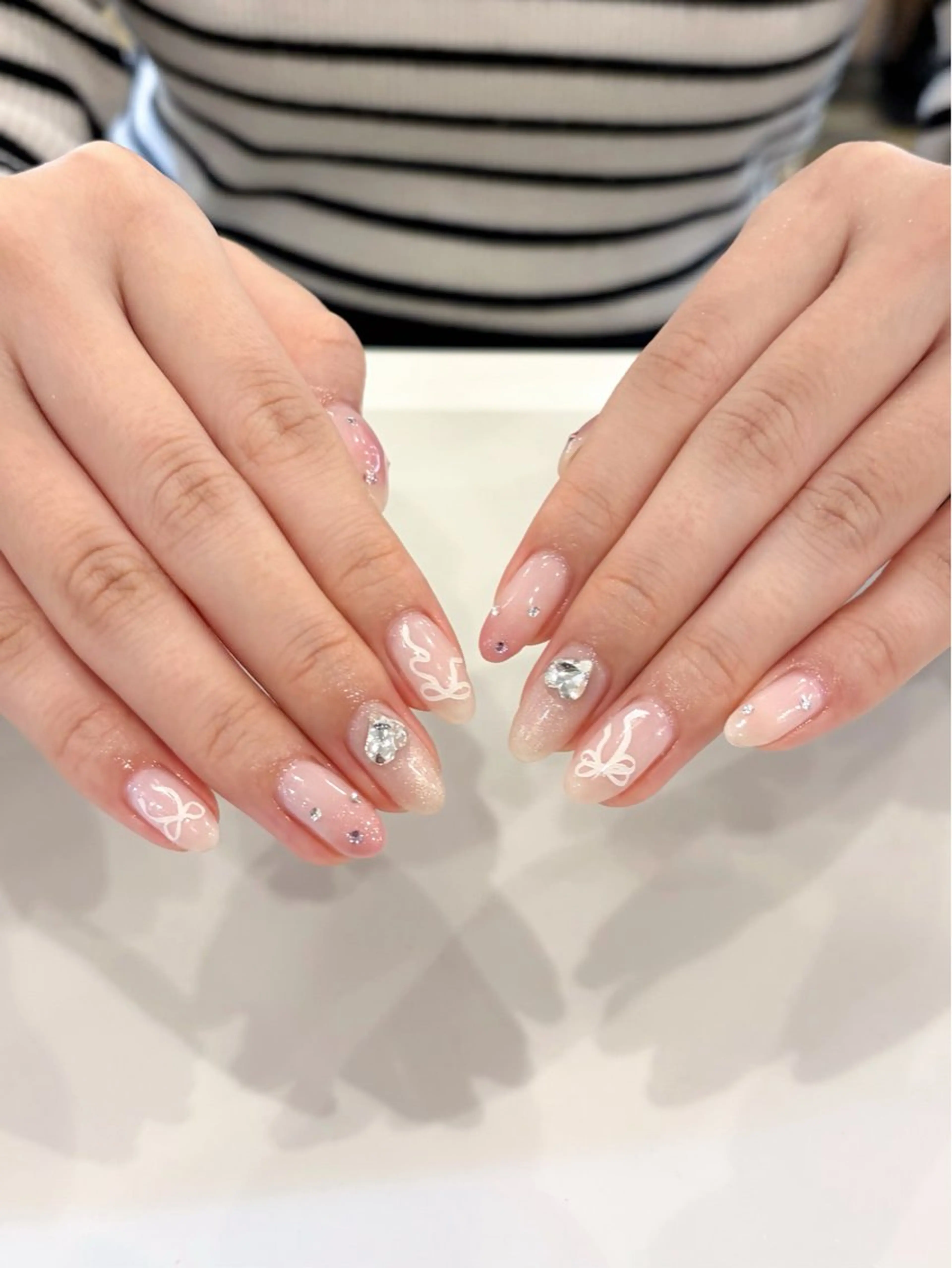 ネイル オーロラネイル ワンカラーネイル ハンドネイル 岡崎 佑香のネイルデザイン