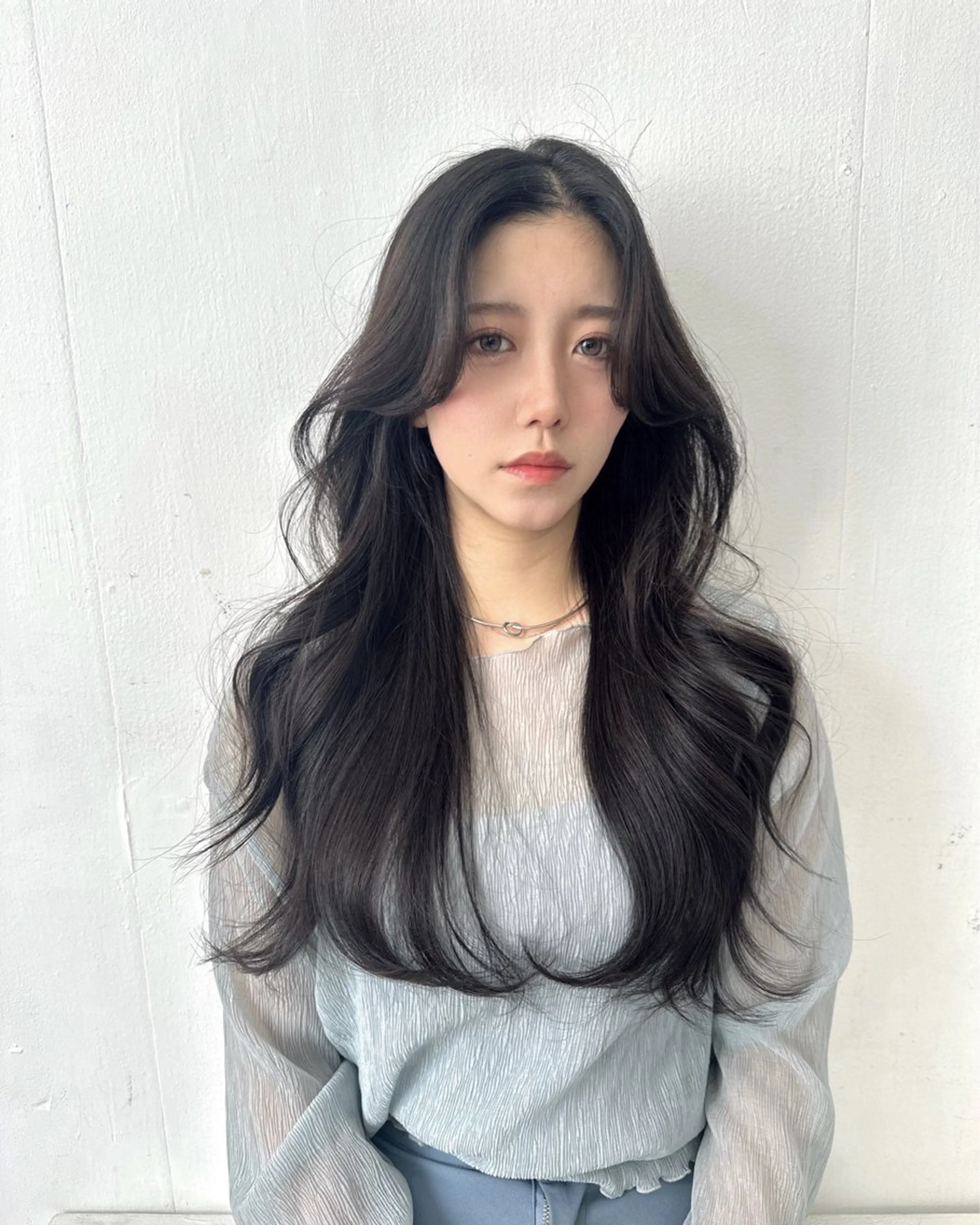 ロング 韓国風ヘア レイヤーカット 韓国ヘア特化 前髪クロスパーマのヘアスタイル