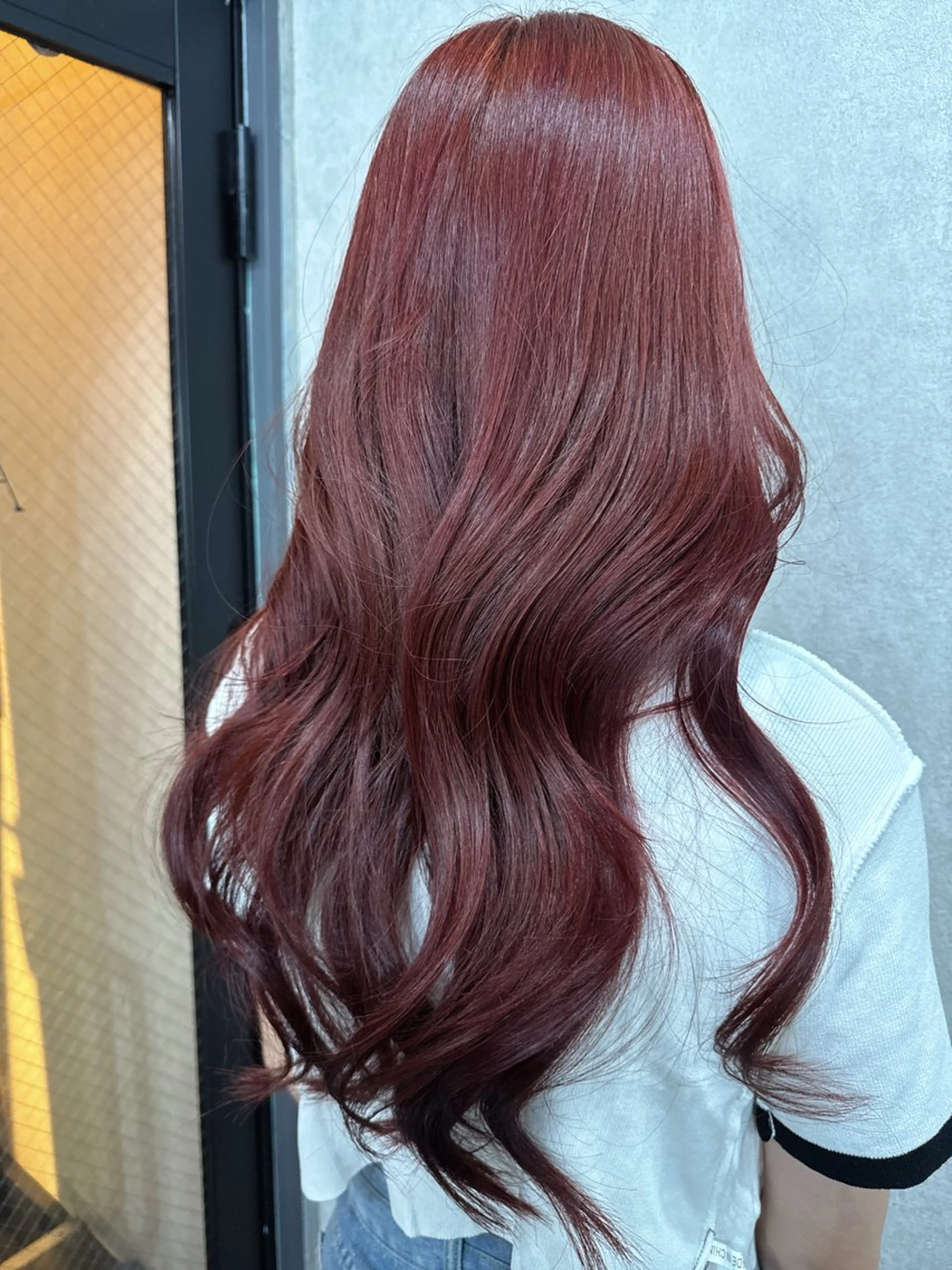 ロング カラー カシス レッドカラー AIRI layer cut hairのヘアスタイル