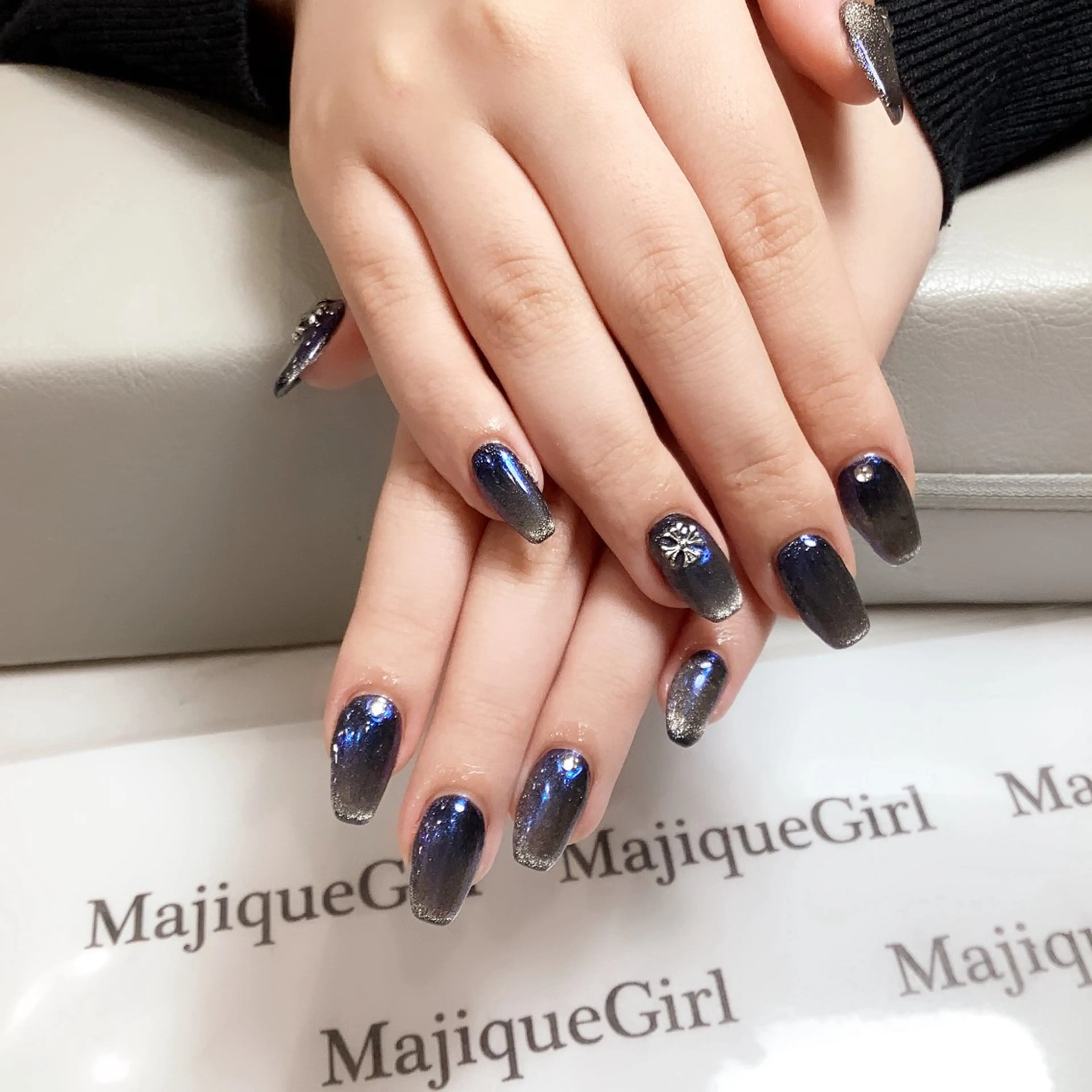 ネイル ブルー ゴージャス マグネットネイル ハンドネイル ⚜️Nail&Eye YUKI⚜️のマツエク・マツパデザイン