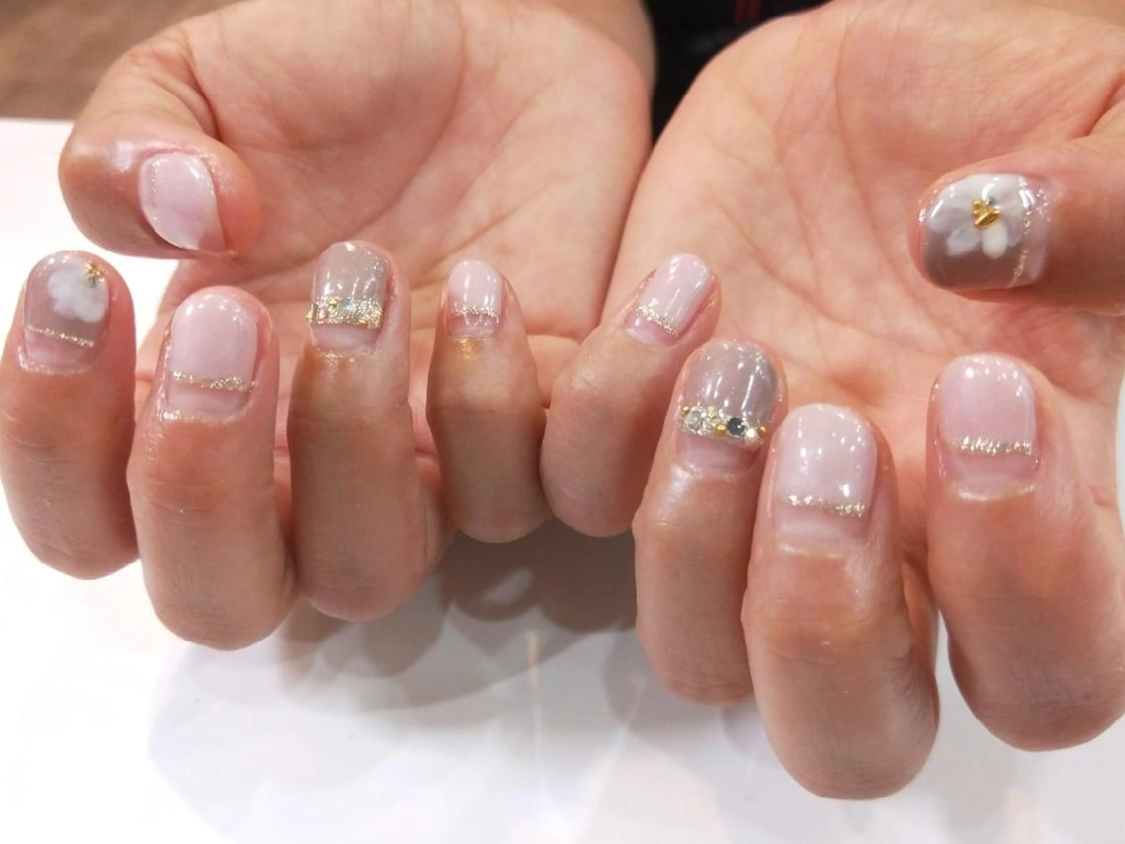 ネイル ハンドネイル ハンドケア R'well所属・はばすみれ🎀ﾈｲﾙ 光ﾌｪｲｼｬﾙ ﾍｱのネイルデザイン