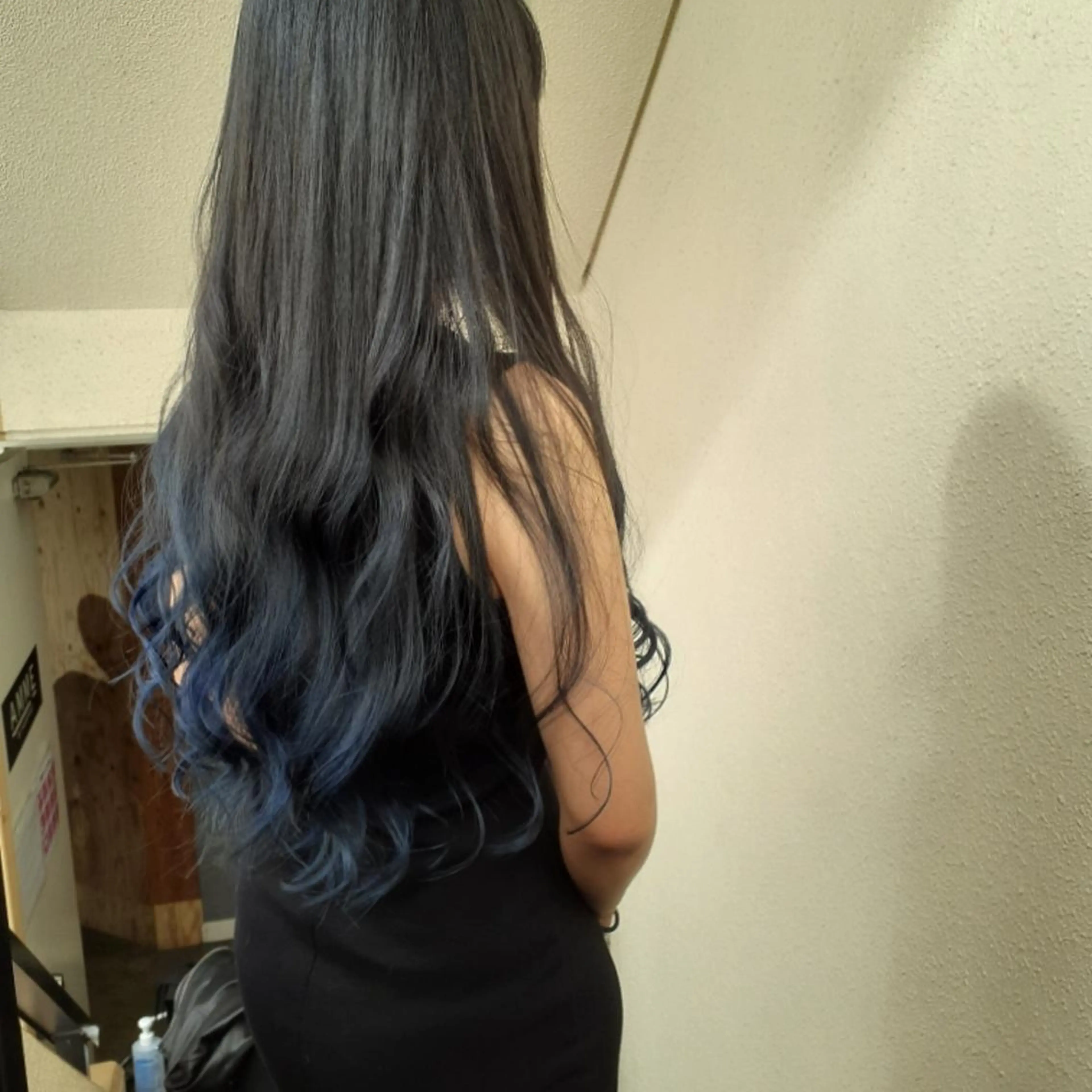 ロング カラー 黒髪 ブリーチ ブルーカラー ブルーブラック グラデーションカラー カット ヘアカラー トリートメント 🔳髪質改善🔳 岡本陽のヘアスタイル