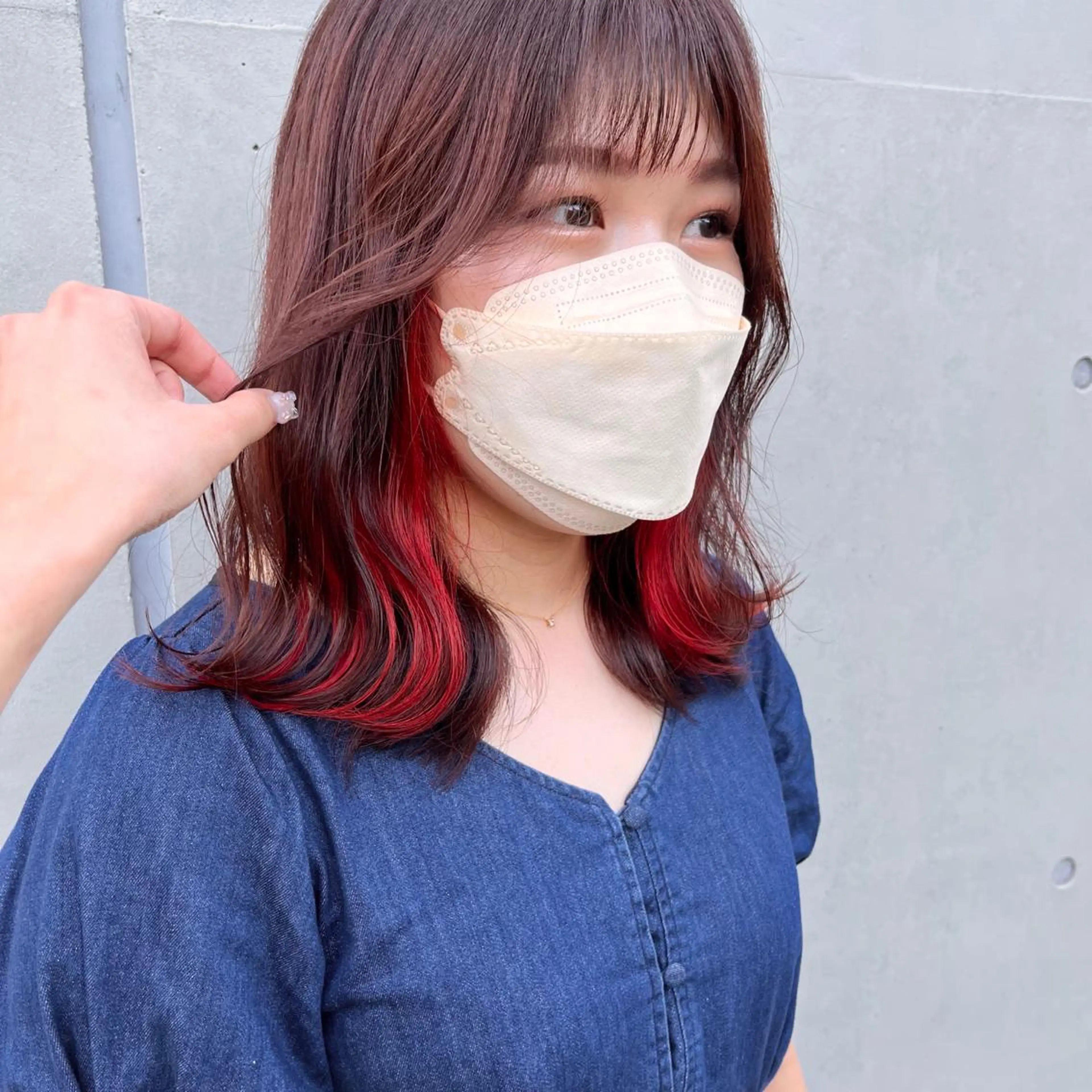 ミディアム カラー ヘアアレンジ イヤリングカラー インナーカラー 八巻 晴香のヘアスタイル