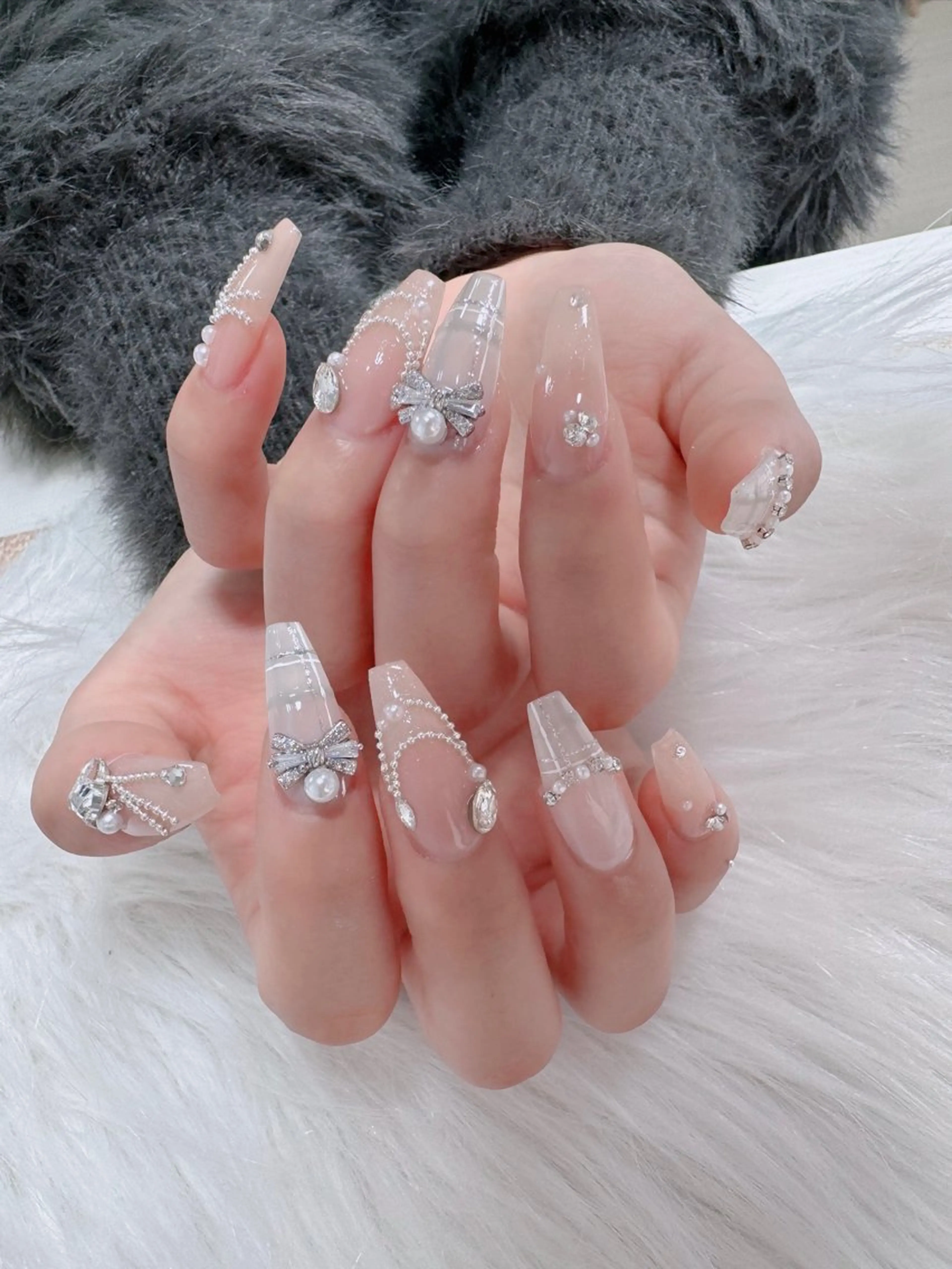 ネイル オーロラネイル フレンチネイル ジェルネイル ハロウィン キラキラネイル H.baby Nail Salonのネイルデザイン