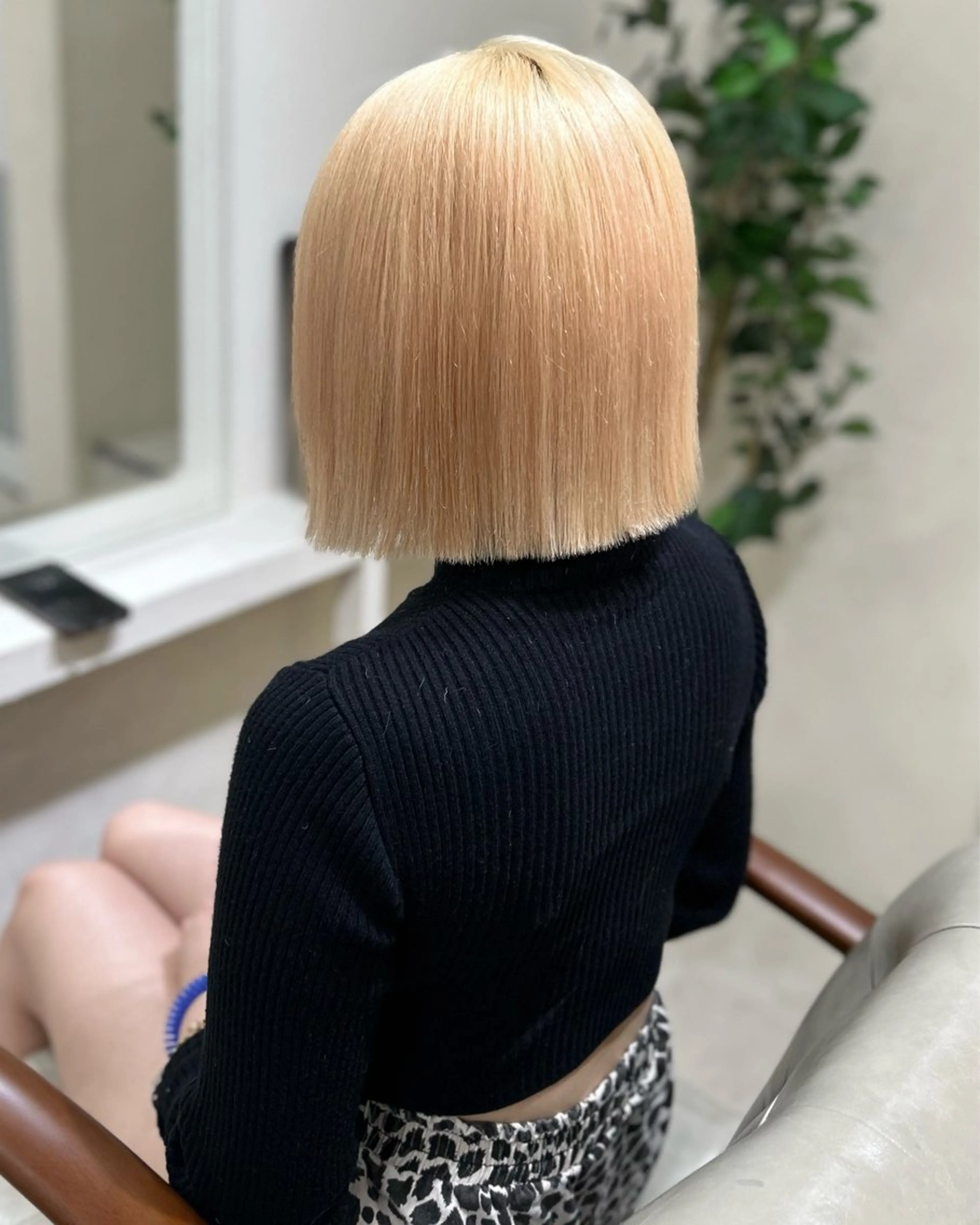 カラー 抜きっぱなしブロンド ブロンド ヘアカラー トリートメント carina✂️ ハイトーンカラー🤩のヘアスタイル