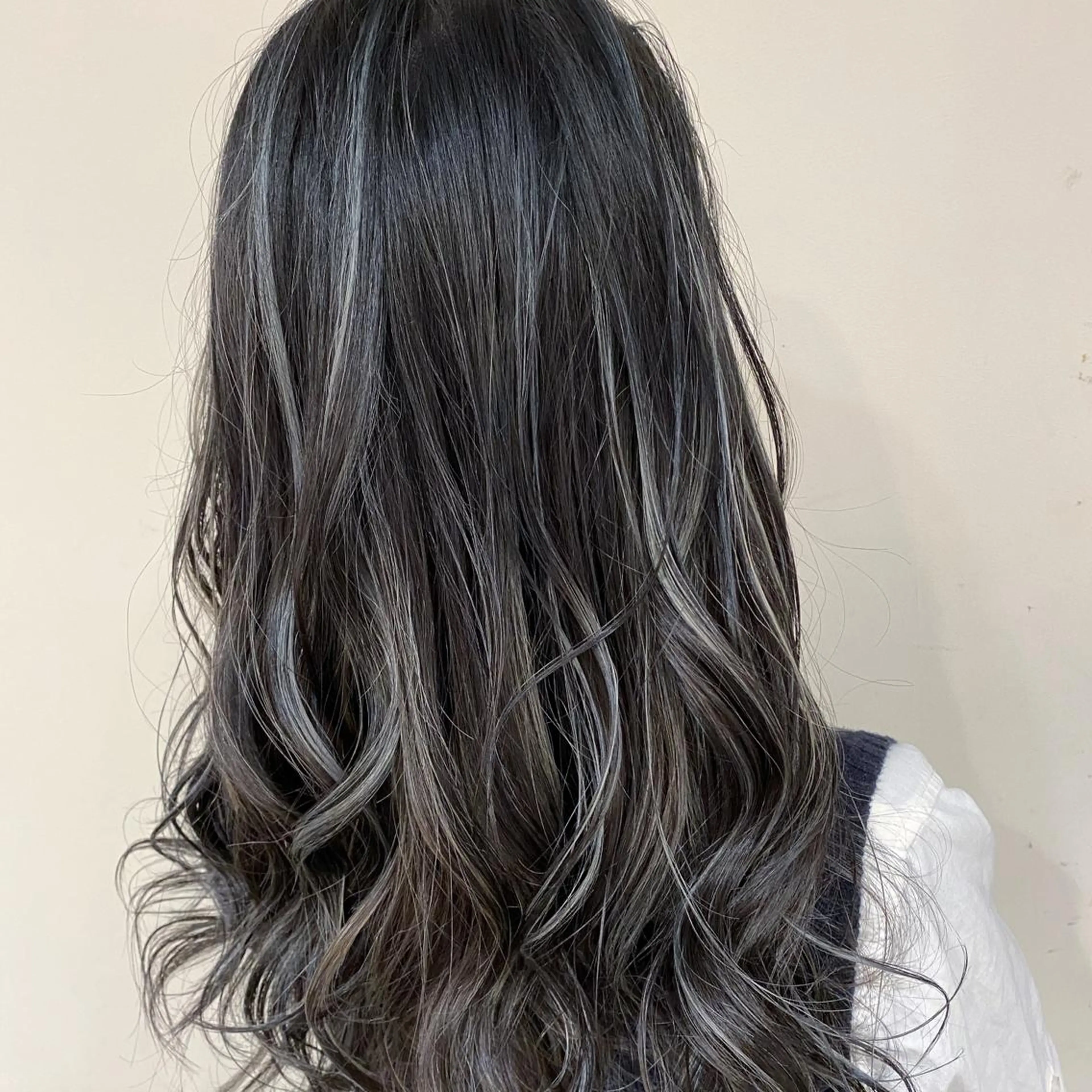 セミロング カラー AMI Hair  supply所属・髪質改善カラー 韓国風レイヤーのヘアスタイル