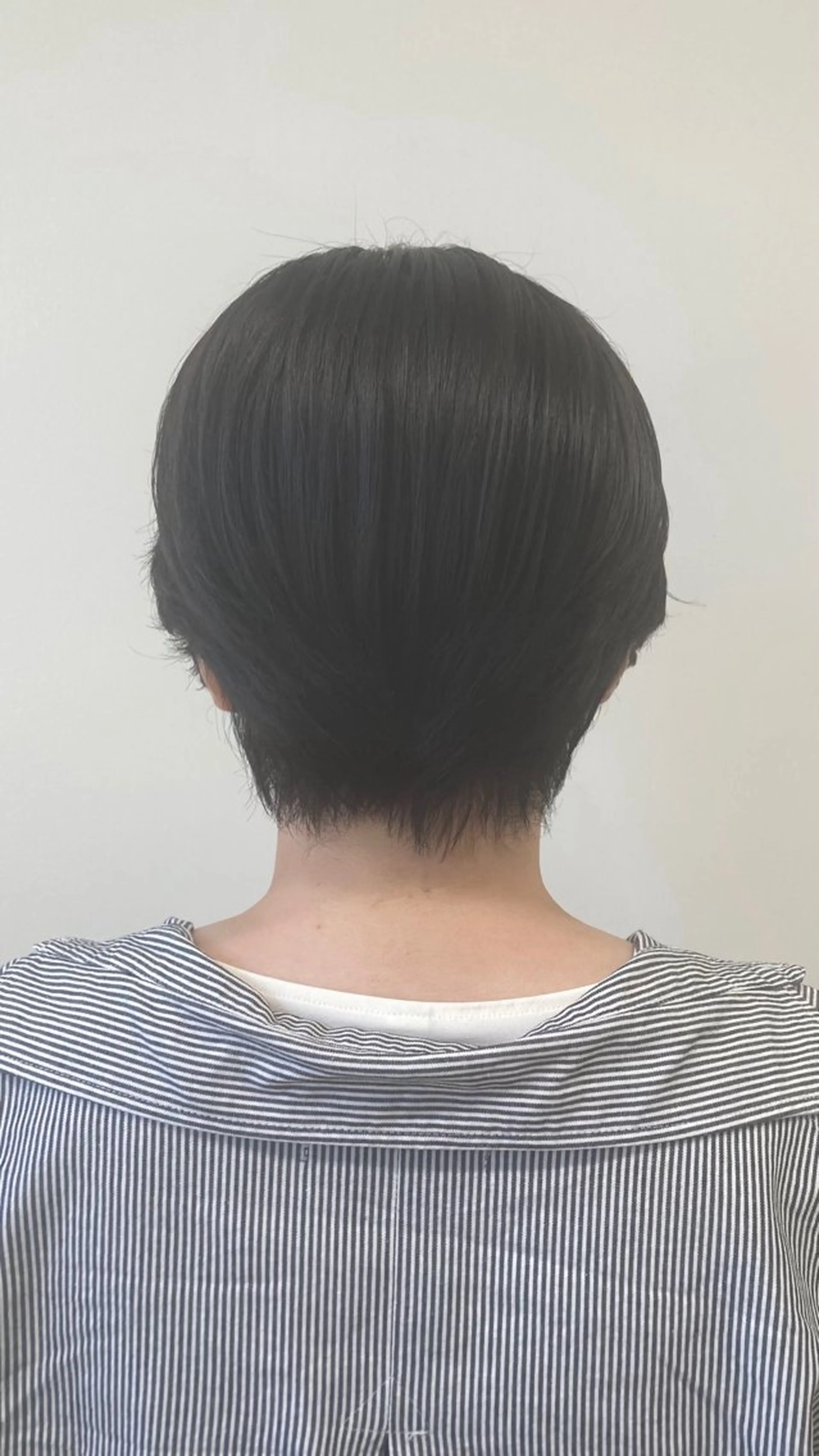 ショート カラー グレージュ イルミナカラー オリーブグレージュ オリーブグレー トリートメント アフェクション大曽根所属・横田 冴のヘアスタイル